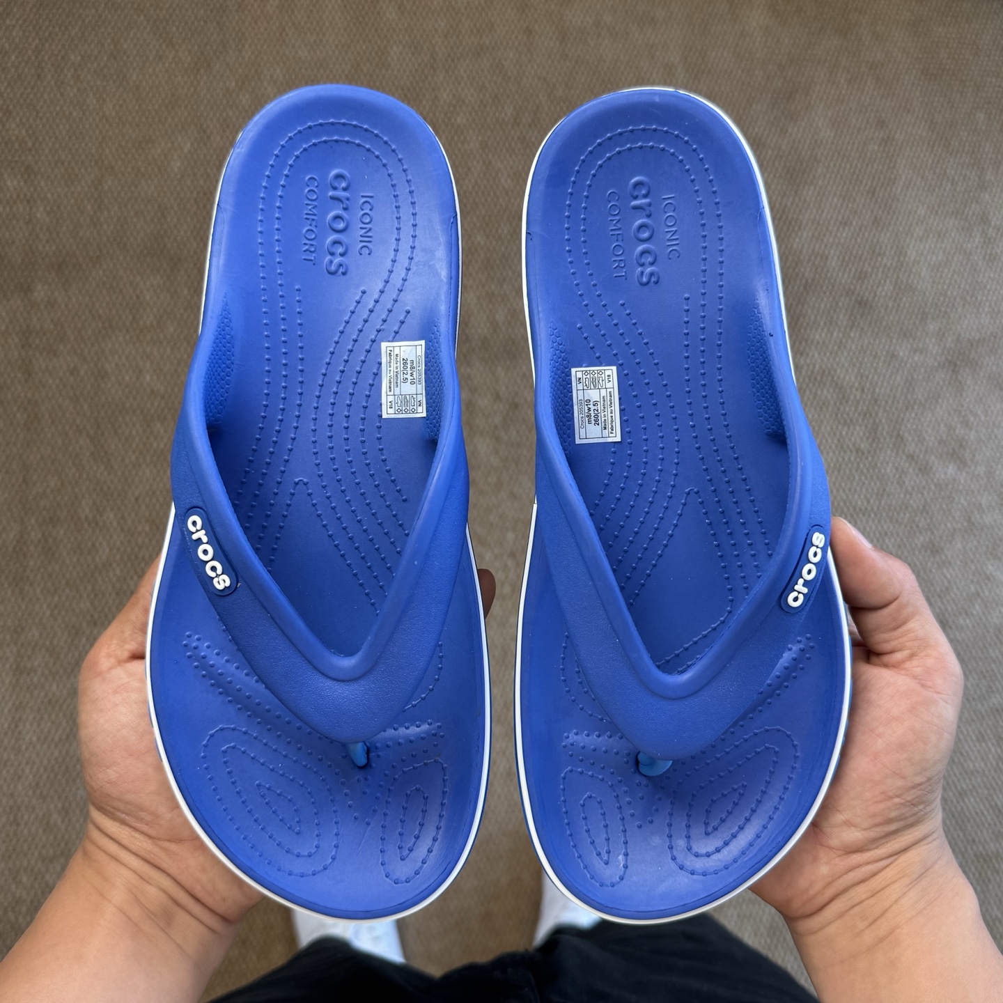  
Crocs卡骆驰 Crocband 贝雅 夹脚人字拖鞋🩴
莞产纯原工艺！  5色！   尺码：40-