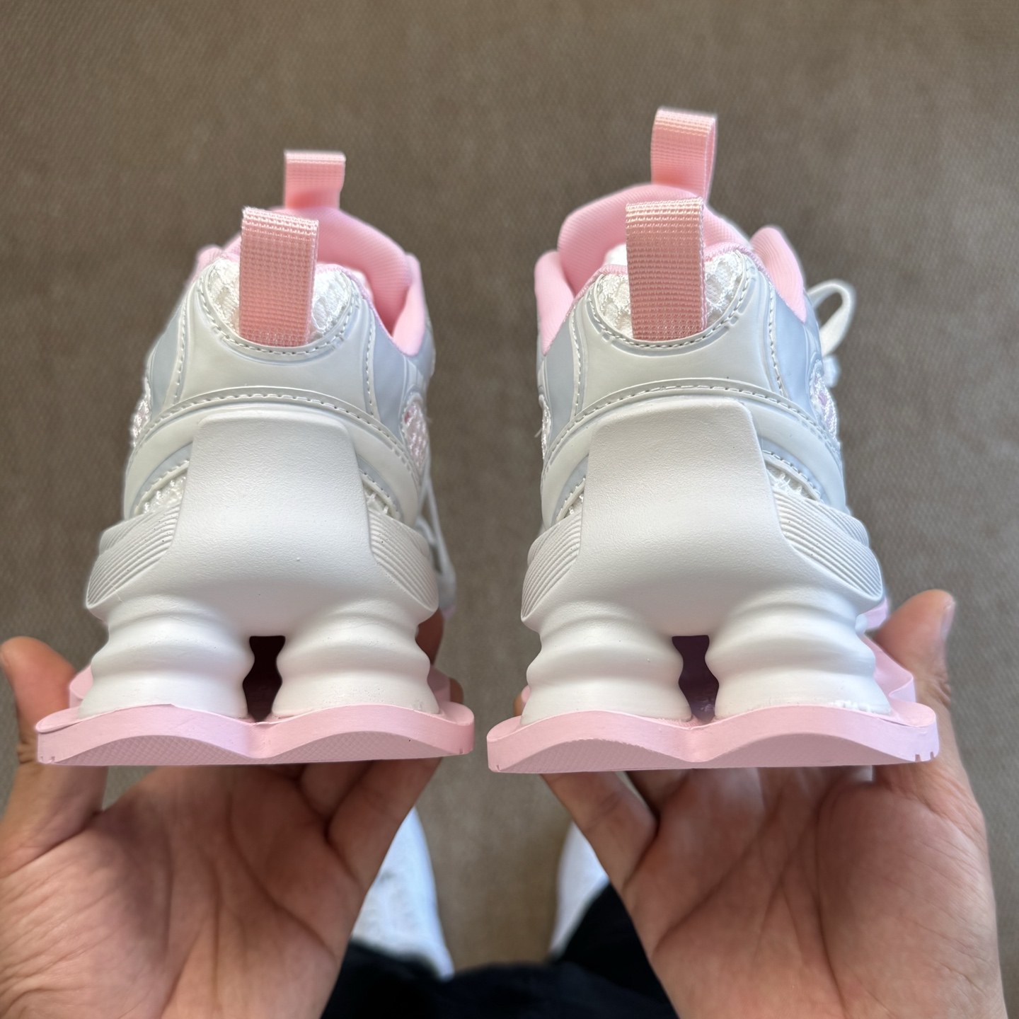 
GG-CC 机能厚底休闲鞋 做旧老爹鞋 气柱
广东大厂出品 时髦look轻松定格 
不费力展现率性氛围