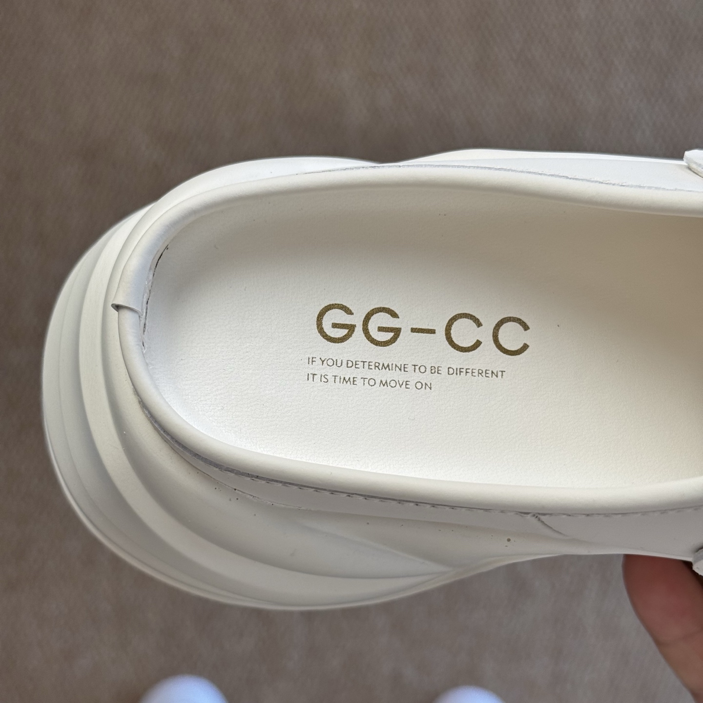  
2025赵露思，新晋潮流鞋靴牌GGCC
GG-CC 林允同款 7CM厚底增高 洞洞鞋 幸运星MAX
