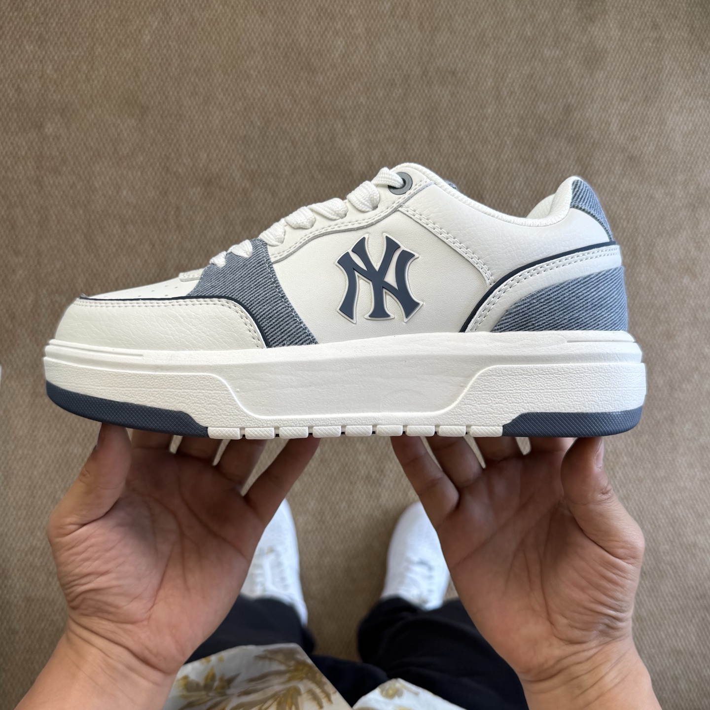 
MLB Chunky Liner 学长鞋 增高厚底板鞋 白青色
代工厂背景，市面最强品质无对手！
区分