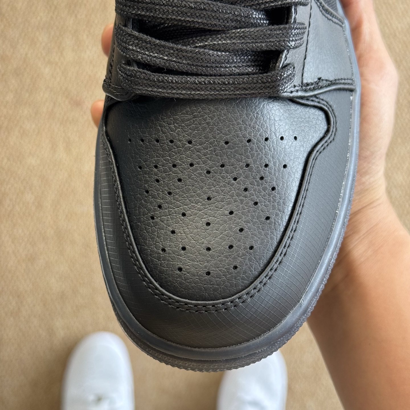 
过验版AJ1Low低帮：黑银水晶底
市售最强低帮 天花板品质！
市面唯一正确版本 全鞋正品原材料 
H