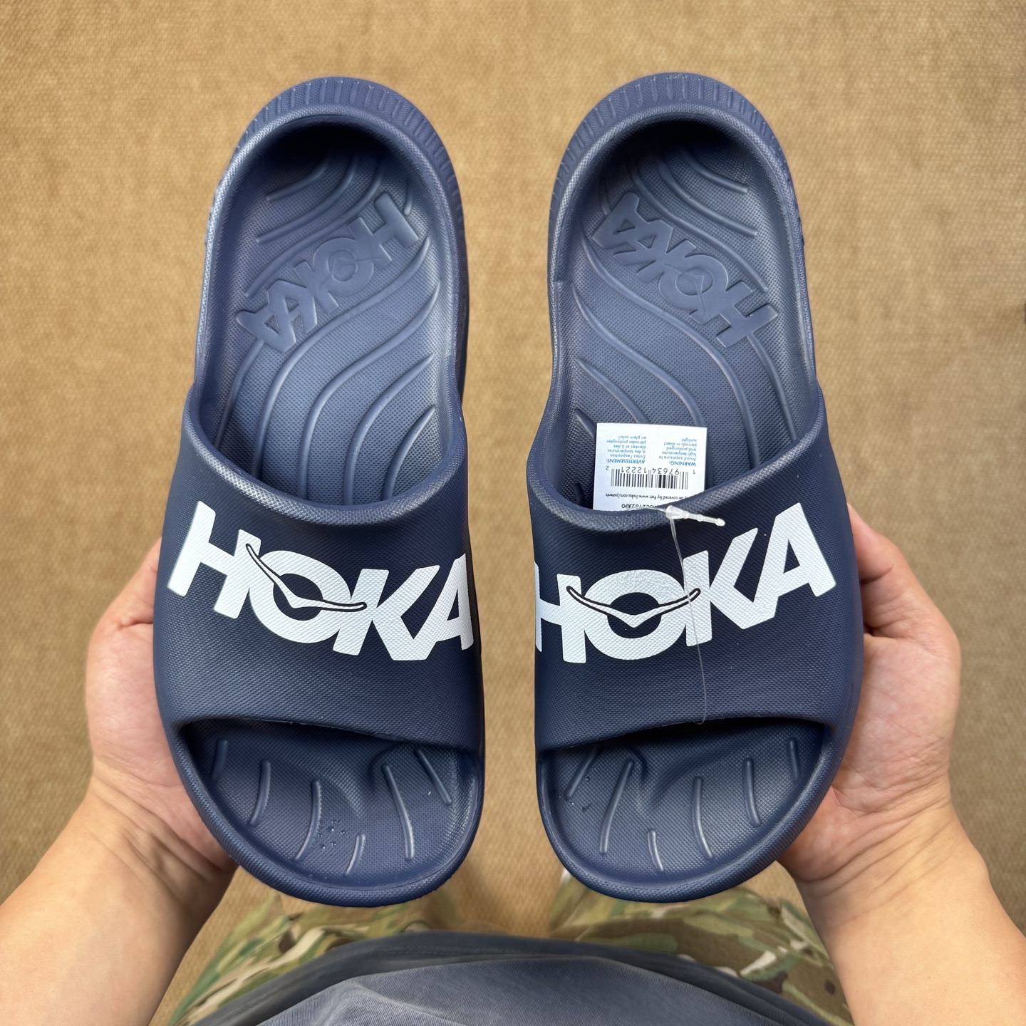  
HOKA ONE ONE 一字拖鞋3色
莞产裸包，品质极品无毛边！
尺码35-45