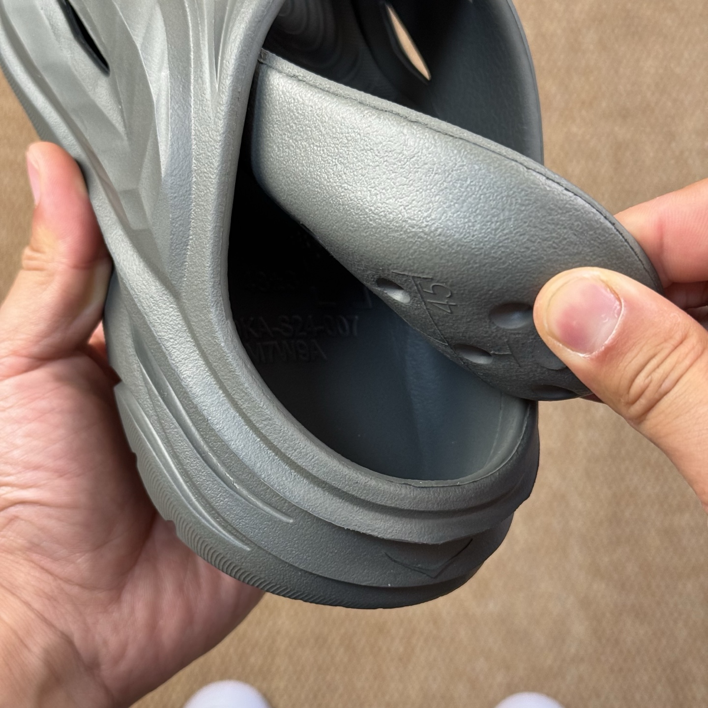  
HOKA ONE ONE 包头拖鞋4色！
ORA Recovery mule
莞产裸包，品质极品无毛