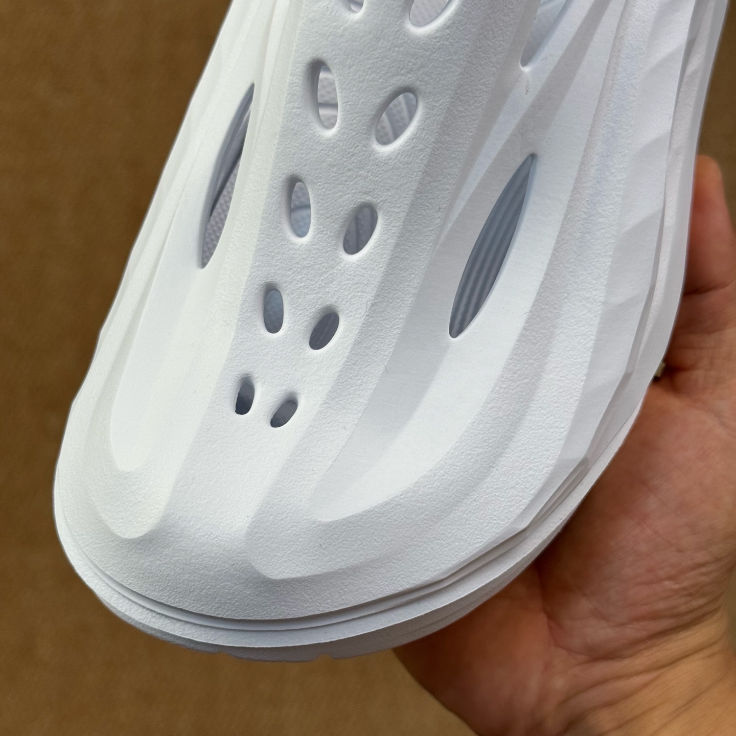  
HOKA ONE ONE 包头拖鞋4色！
ORA Recovery mule
莞产裸包，品质极品无毛