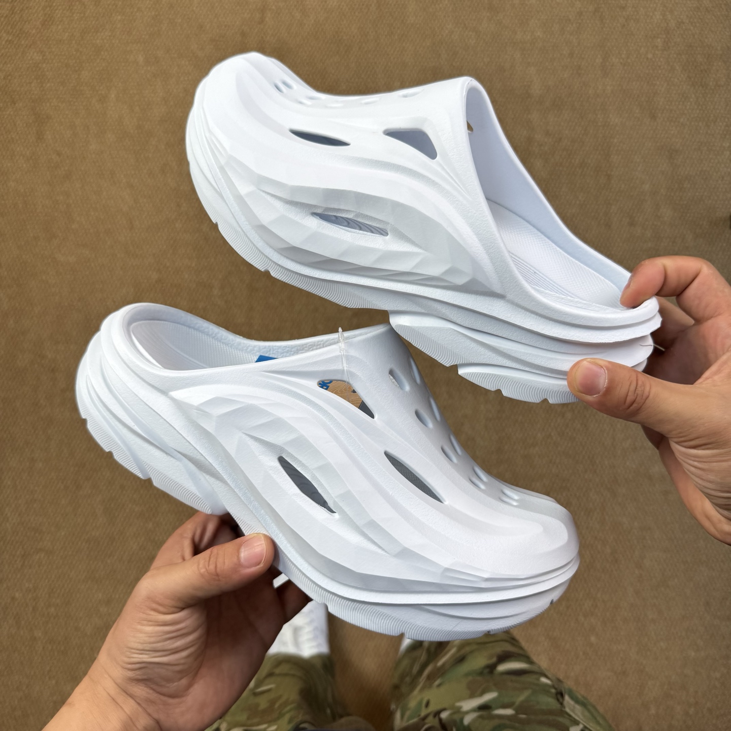  
HOKA ONE ONE 包头拖鞋4色！
ORA Recovery mule
莞产裸包，品质极品无毛