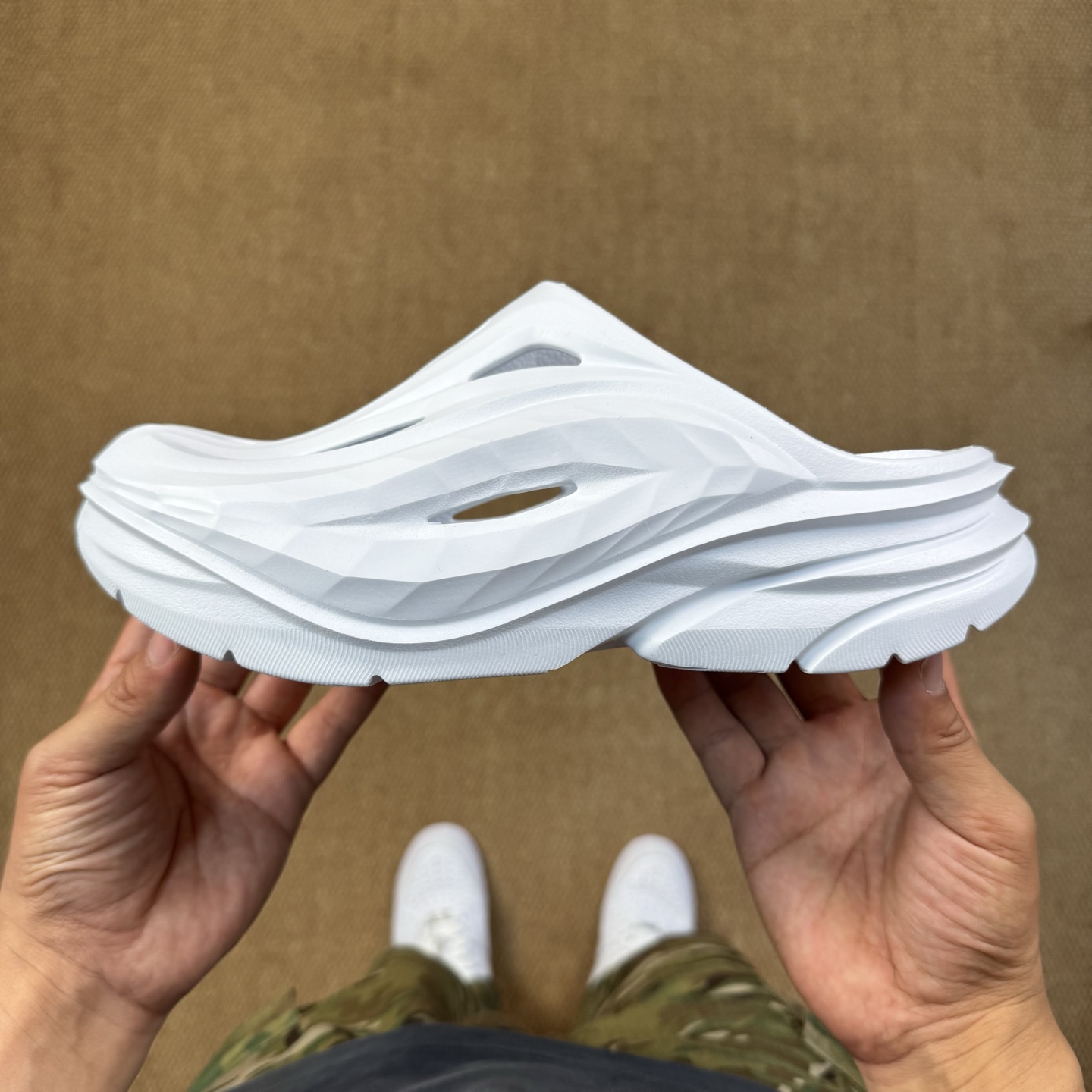  
HOKA ONE ONE 包头拖鞋4色！
ORA Recovery mule
莞产裸包，品质极品无毛