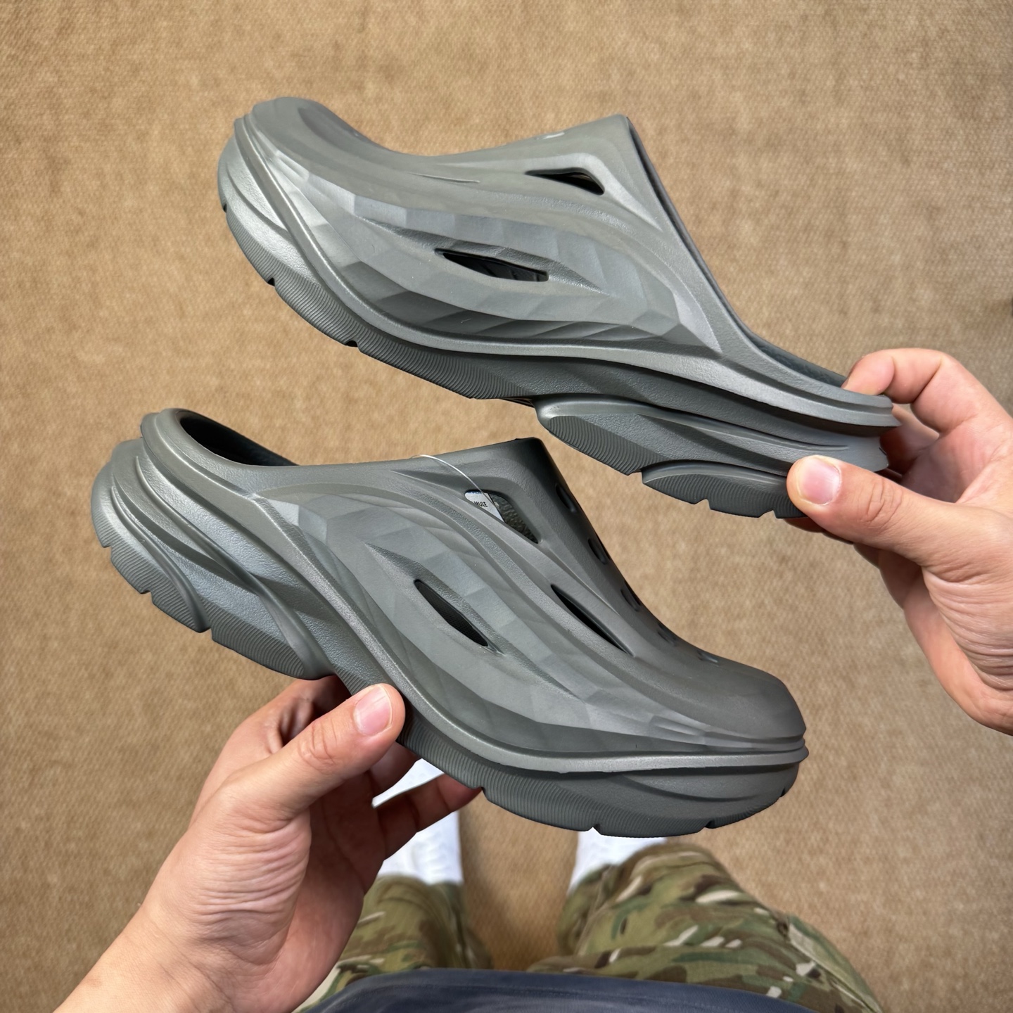 
HOKA ONE ONE 包头拖鞋4色！
ORA Recovery mule
莞产裸包，品质极品无毛