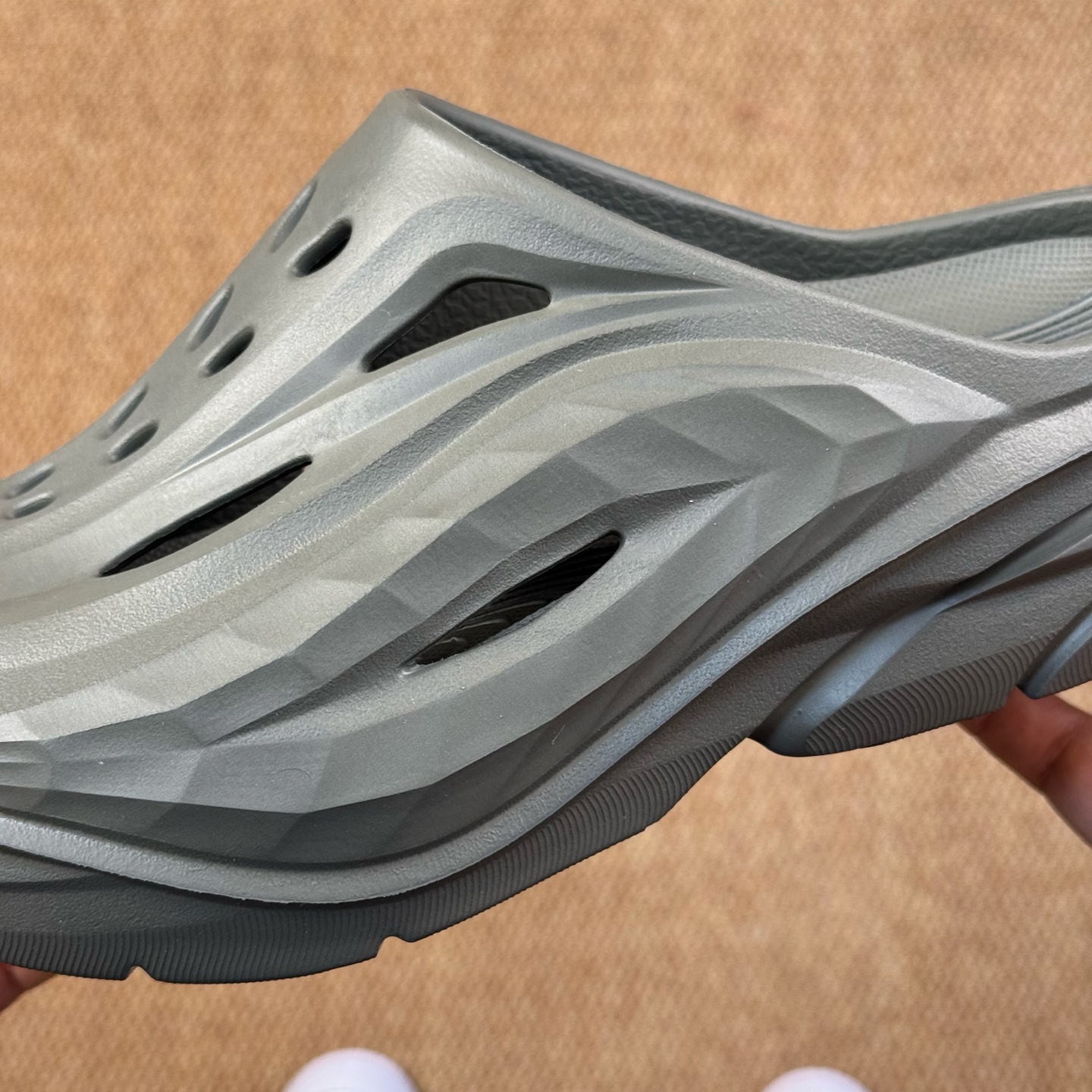  
HOKA ONE ONE 包头拖鞋4色！
ORA Recovery mule
莞产裸包，品质极品无毛