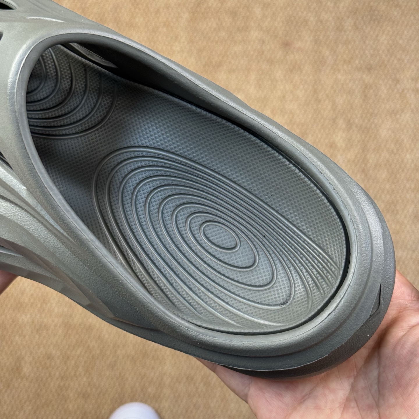  
HOKA ONE ONE 包头拖鞋4色！
ORA Recovery mule
莞产裸包，品质极品无毛