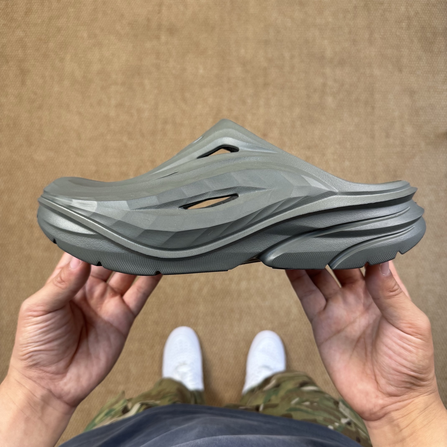  
HOKA ONE ONE 包头拖鞋4色！
ORA Recovery mule
莞产裸包，品质极品无毛