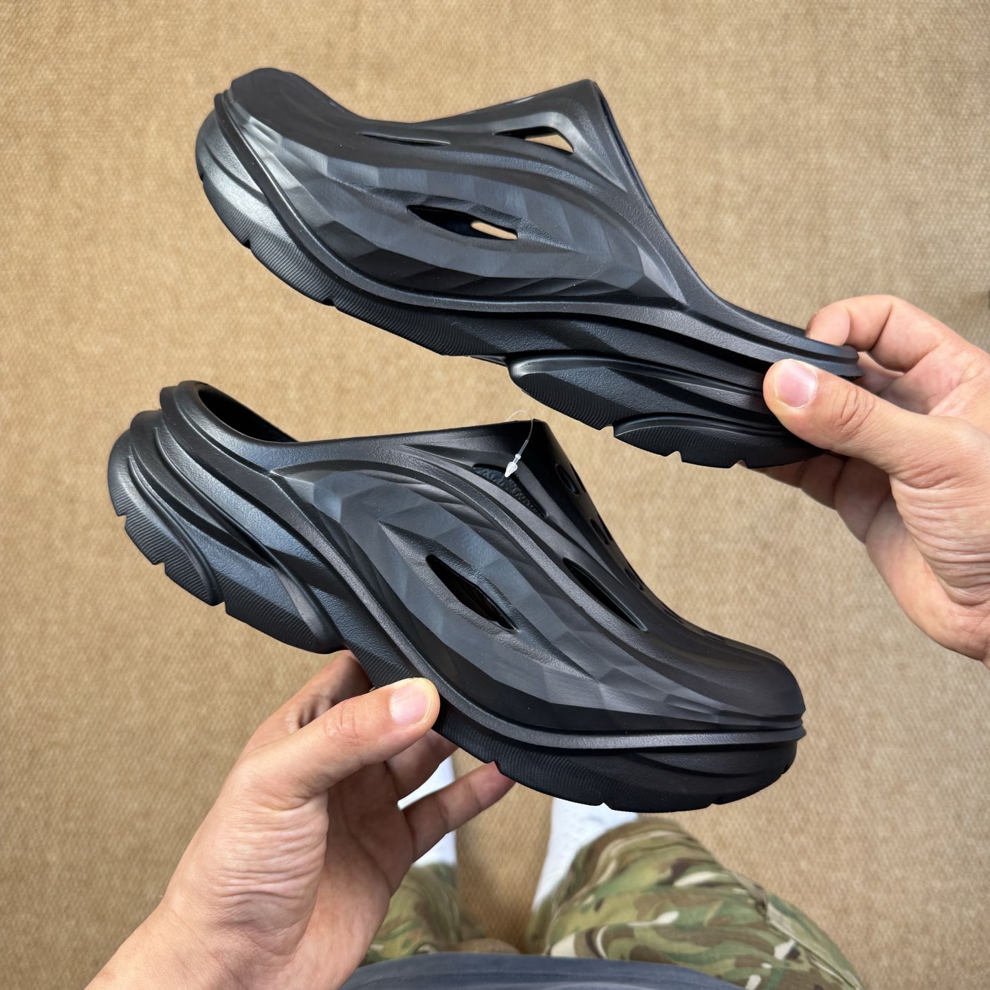  
HOKA ONE ONE 包头拖鞋4色！
ORA Recovery mule
莞产裸包，品质极品无毛