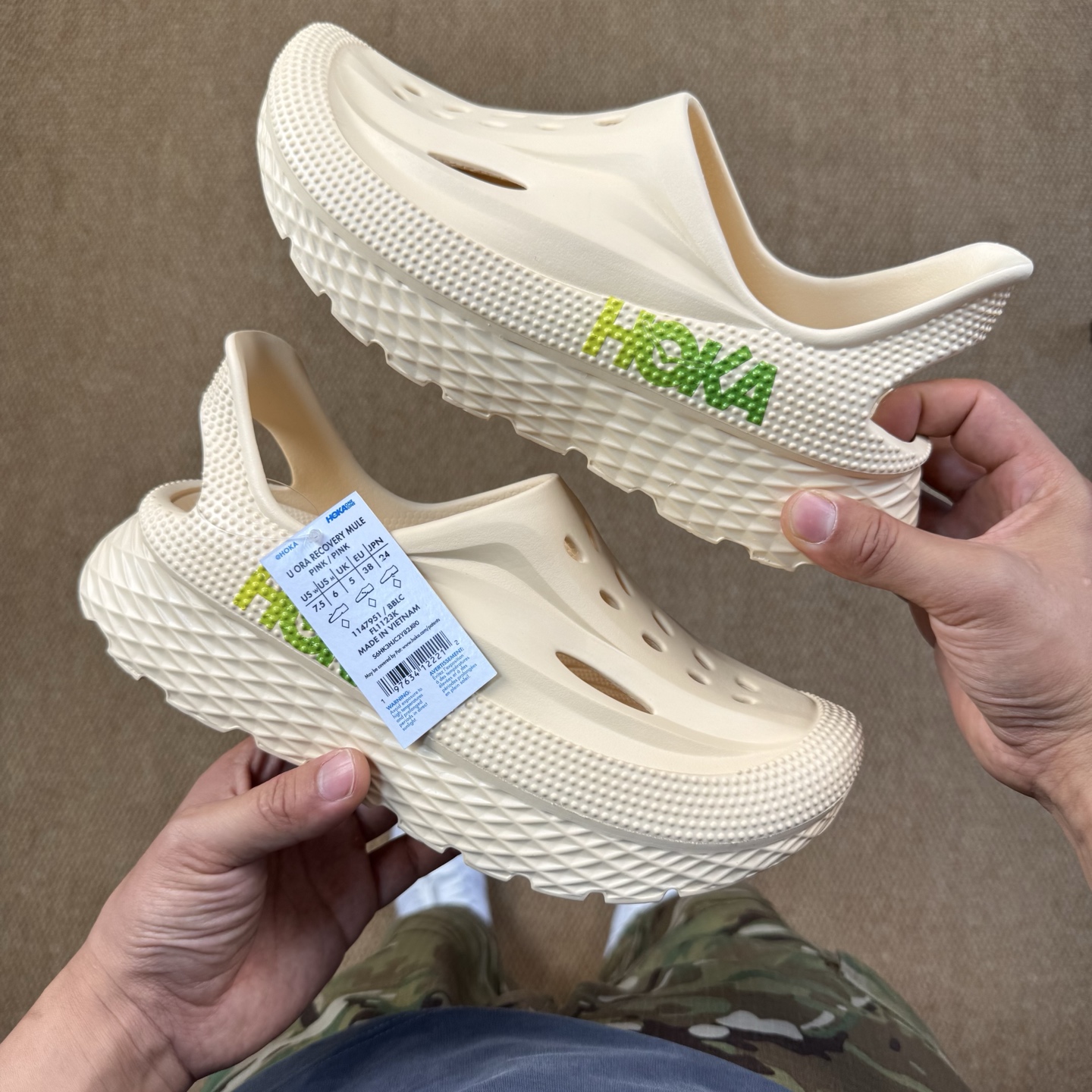 
HOKA ONE ONE 洞洞鞋4色！
莞产裸包，品质极品无毛边！
尺码35-45