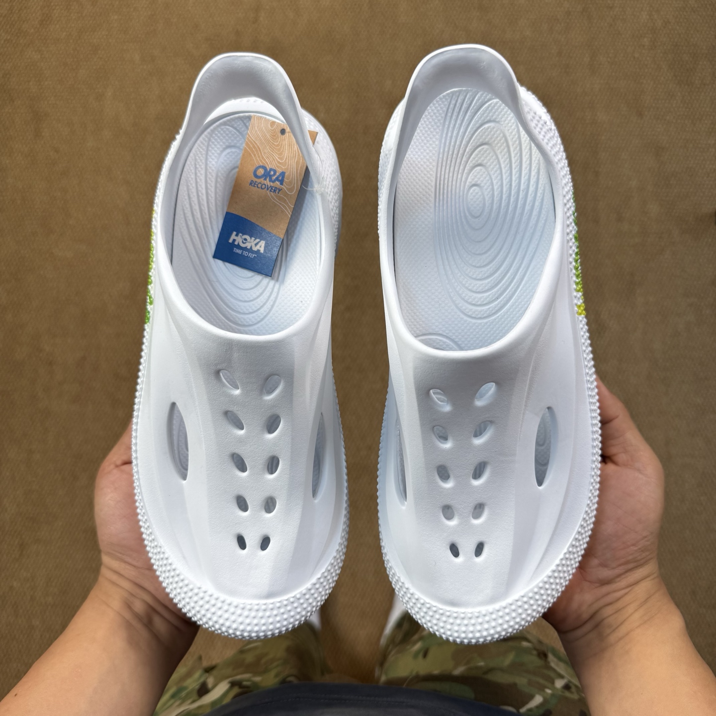  
HOKA ONE ONE 洞洞鞋4色！
莞产裸包，品质极品无毛边！
尺码35-45