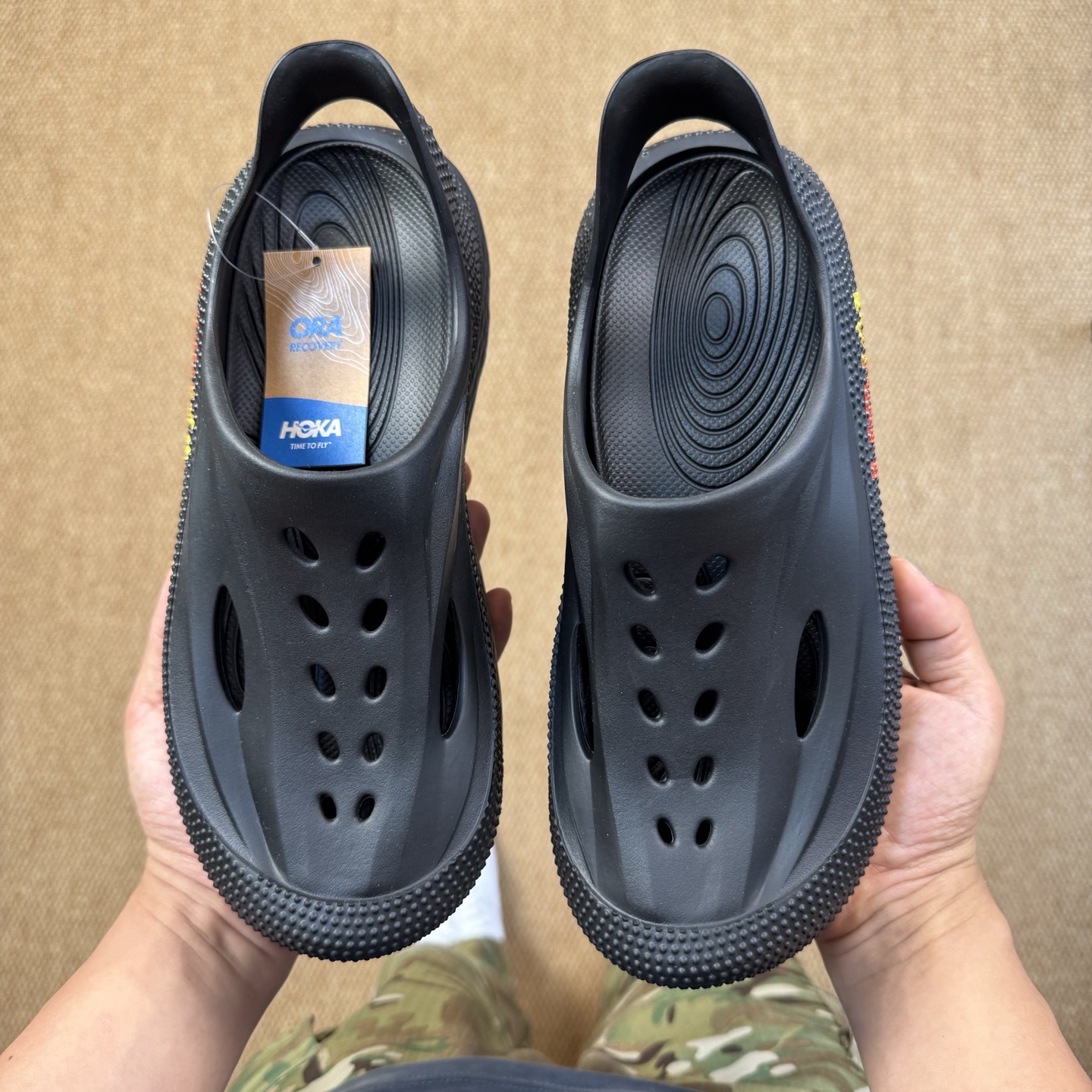  
HOKA ONE ONE 洞洞鞋4色！
莞产裸包，品质极品无毛边！
尺码35-45