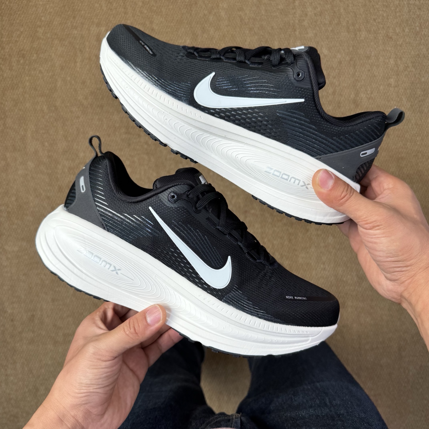 
Nike Vomero 18 马拉松跑鞋 第9色：黑色
做工细节 材料质感吊打同系列
货号：HM680