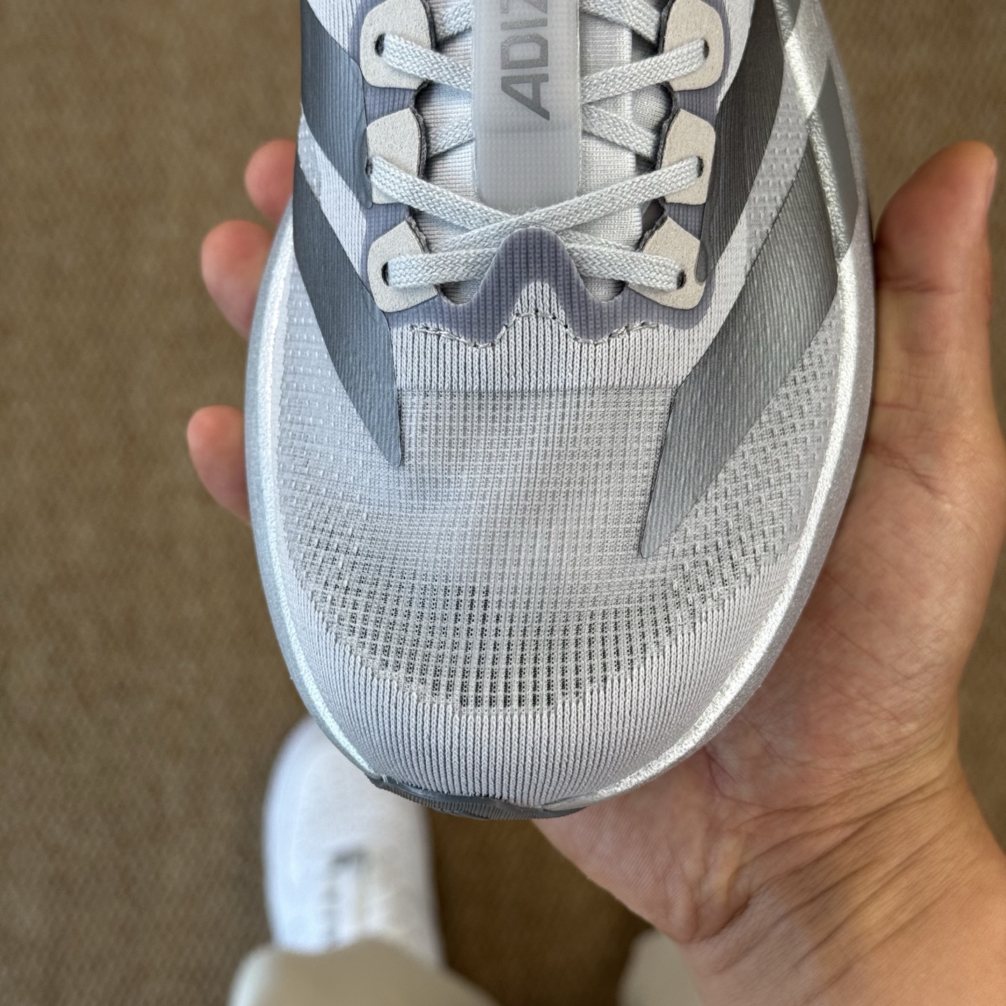  
AD Adizero Evo SL 阿迪达斯马拉松跑步鞋
Q弹缓震跑鞋新体验！第12色灰银色
货号：