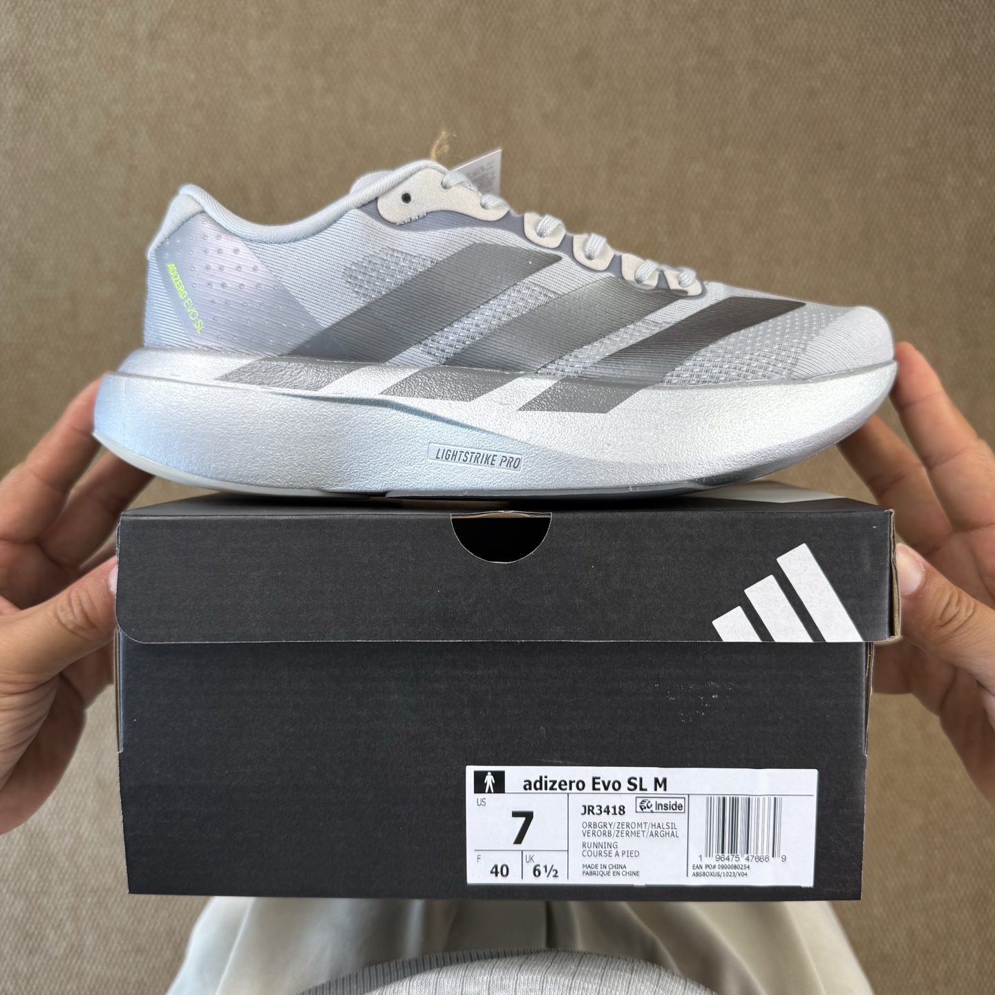  
AD Adizero Evo SL 阿迪达斯马拉松跑步鞋
Q弹缓震跑鞋新体验！第12色灰银色
货号：