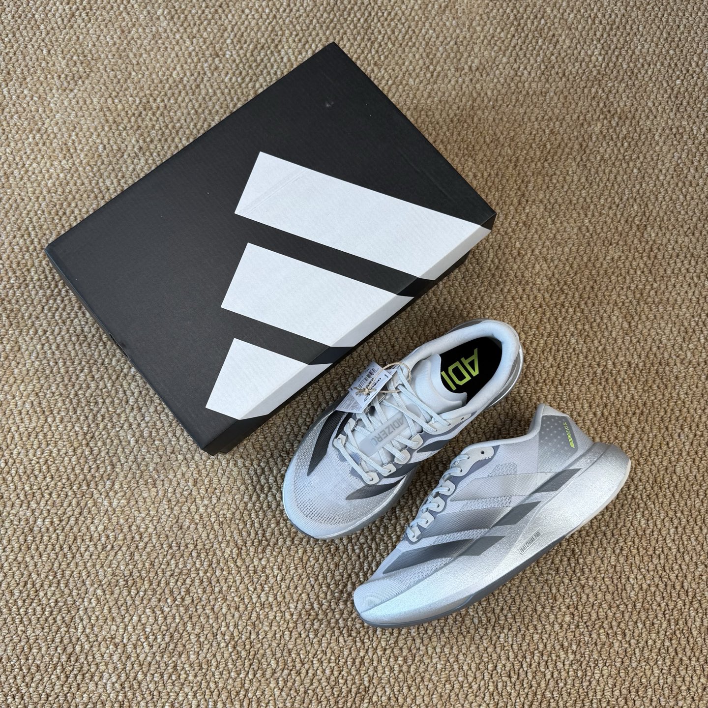  
AD Adizero Evo SL 阿迪达斯马拉松跑步鞋
Q弹缓震跑鞋新体验！第12色灰银色
货号：