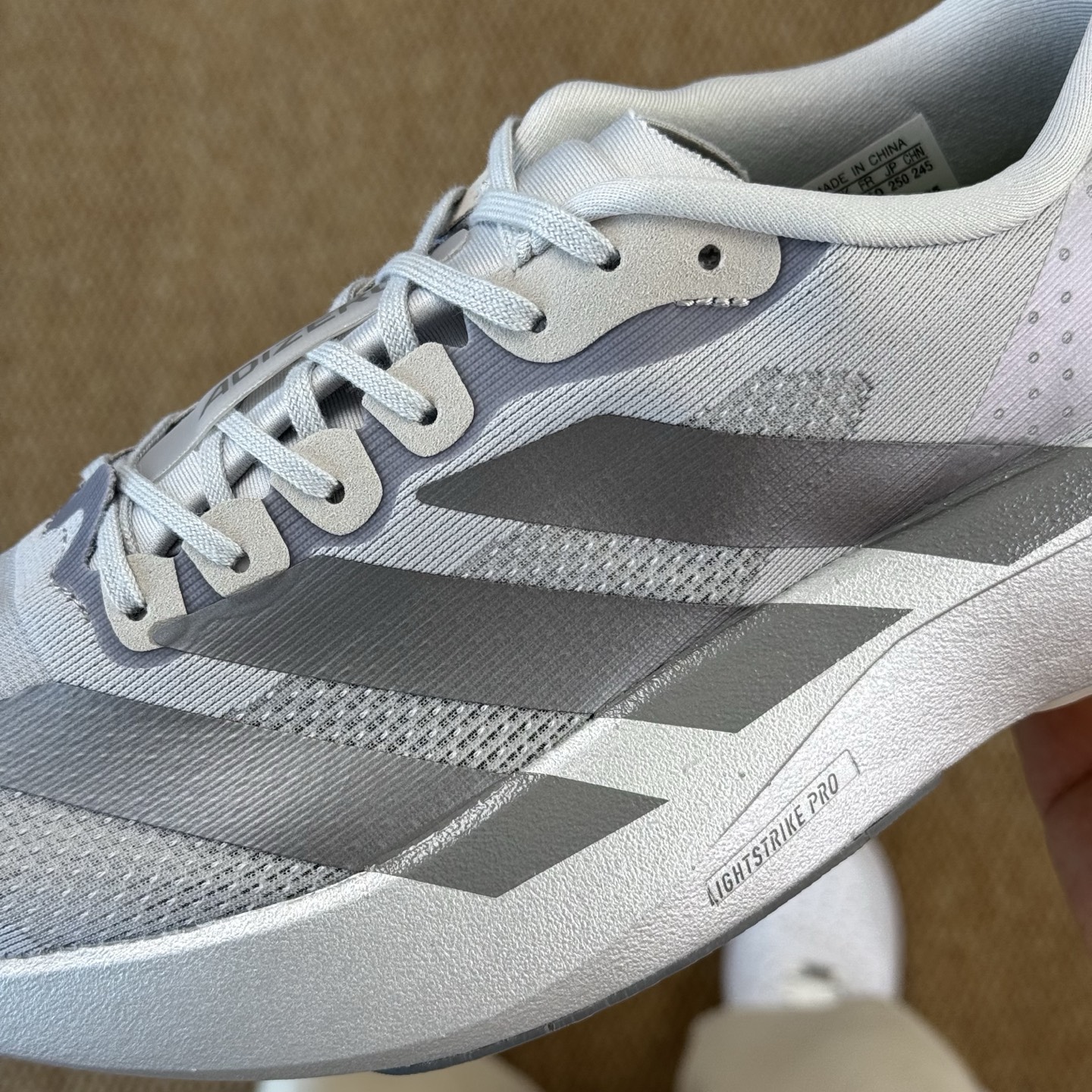  
AD Adizero Evo SL 阿迪达斯马拉松跑步鞋
Q弹缓震跑鞋新体验！第12色灰银色
货号：