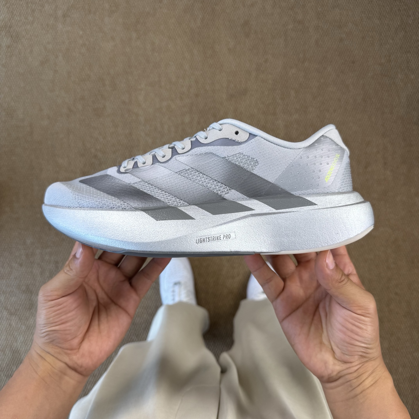  
AD Adizero Evo SL 阿迪达斯马拉松跑步鞋
Q弹缓震跑鞋新体验！第12色灰银色
货号：