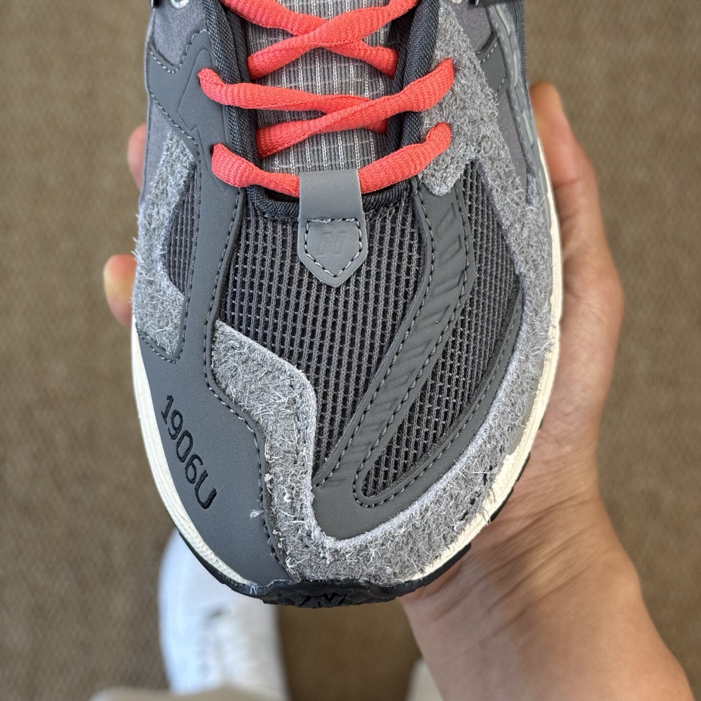  
C版新百伦！nb1906 第91色 灰色
纯原大厂出品，品质优价格合理，降维打击‼️
尺码36-46
