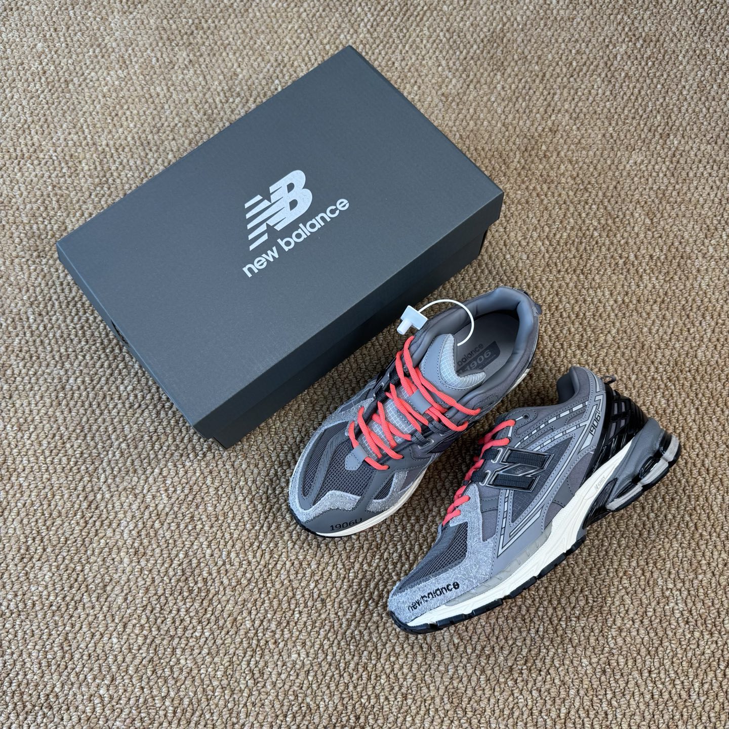  
C版新百伦！nb1906 第91色 灰色
纯原大厂出品，品质优价格合理，降维打击‼️
尺码36-46