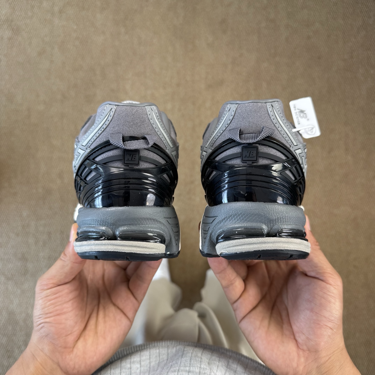  
C版新百伦！nb1906 第91色 灰色
纯原大厂出品，品质优价格合理，降维打击‼️
尺码36-46