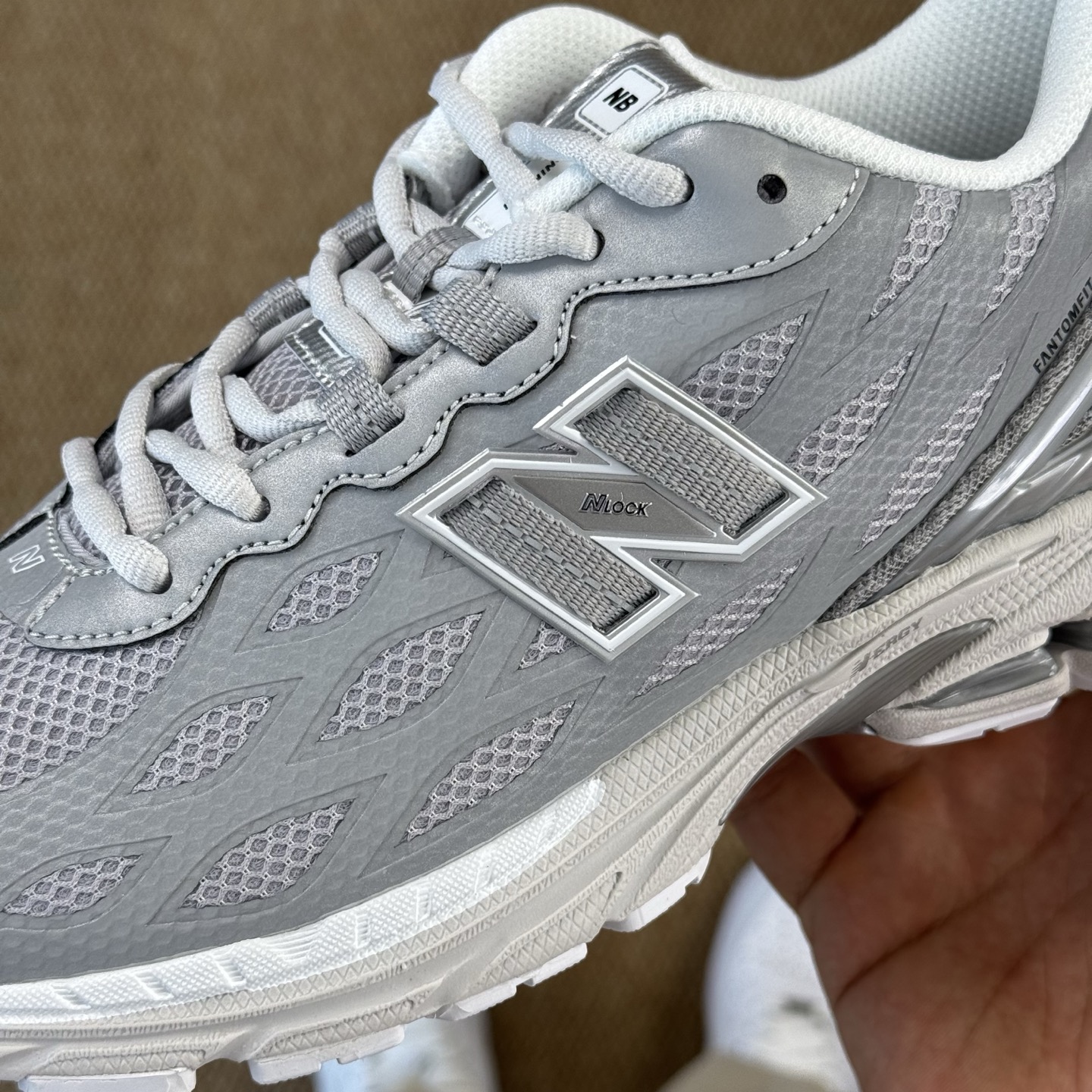  
C版新百伦！nb1906 第92色 3M反光灰银
纯原大厂出品，品质优价格合理，降维打击‼️
尺码3