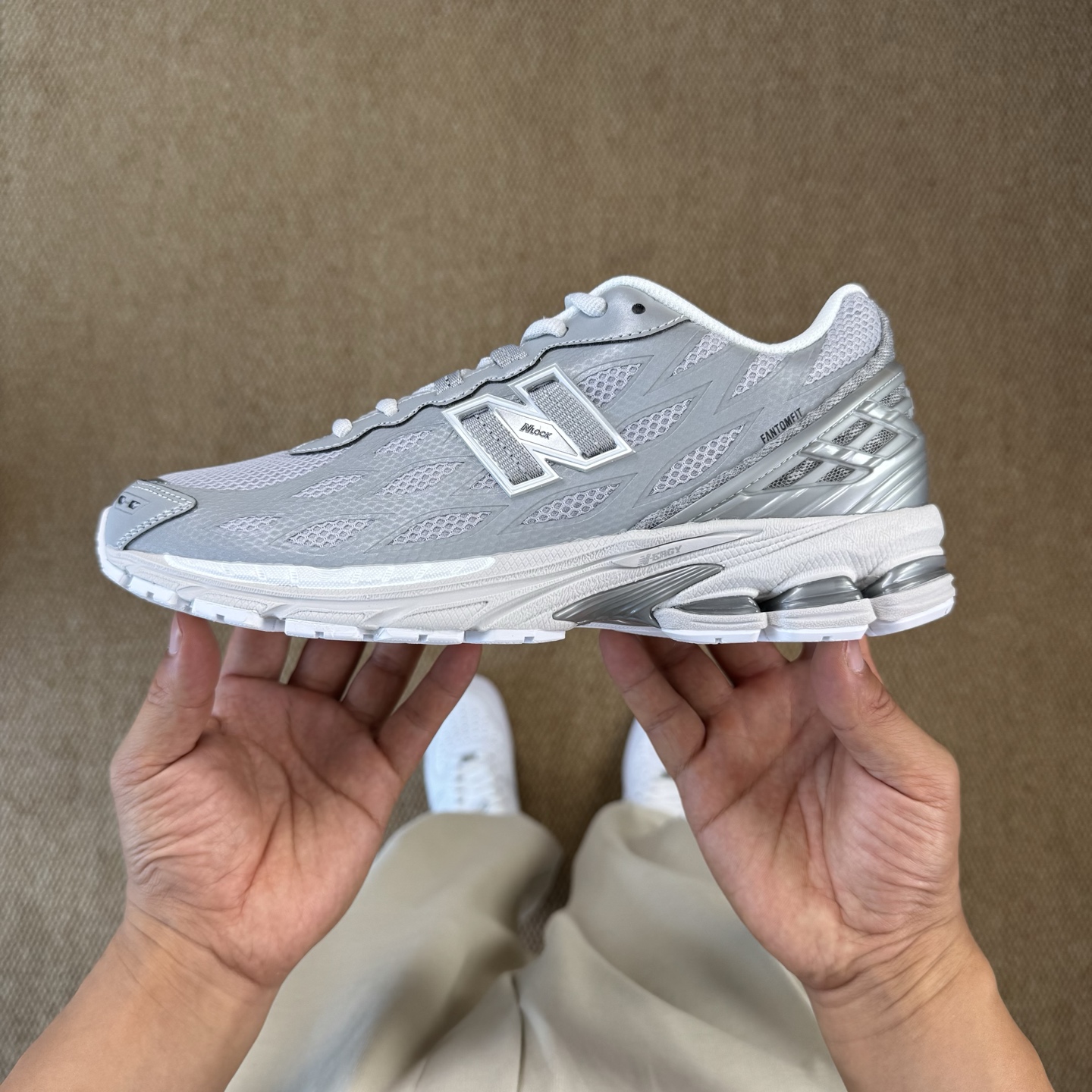  
C版新百伦！nb1906 第92色 3M反光灰银
纯原大厂出品，品质优价格合理，降维打击‼️
尺码3