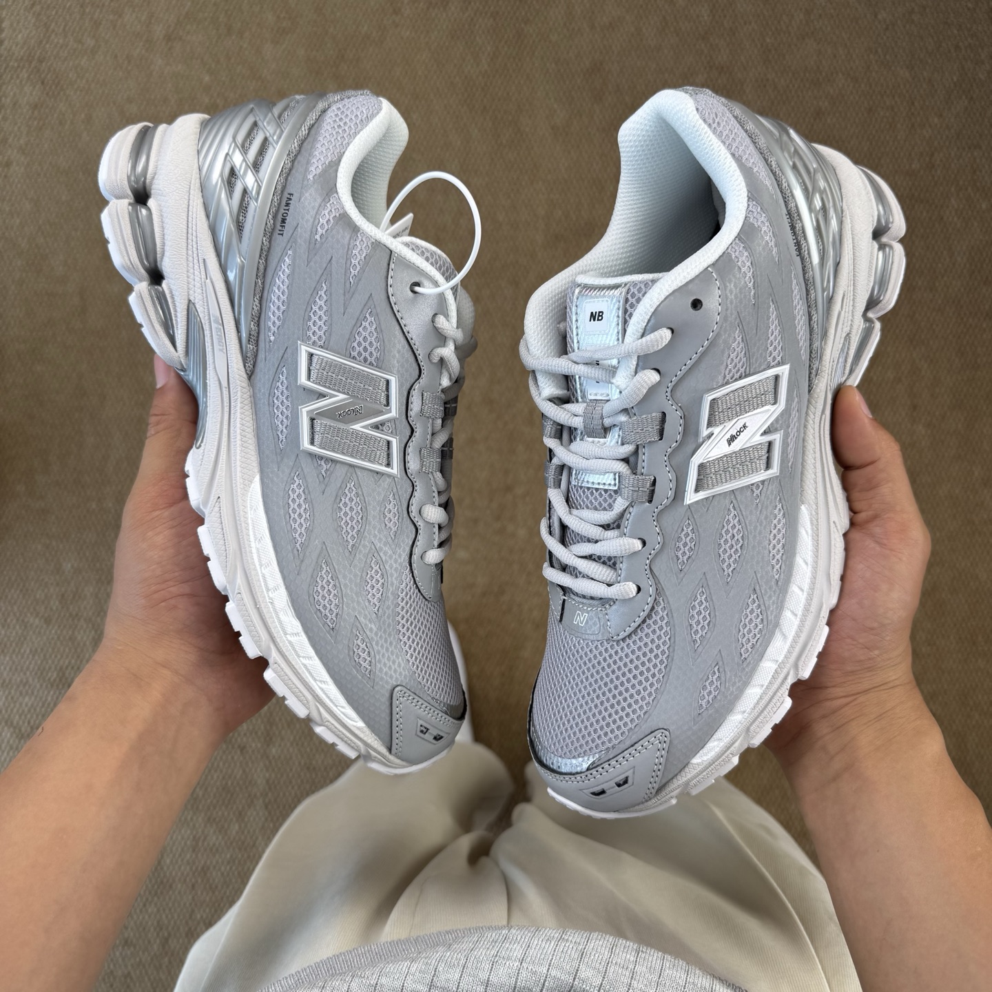  
C版新百伦！nb1906 第92色 3M反光灰银
纯原大厂出品，品质优价格合理，降维打击‼️
尺码3