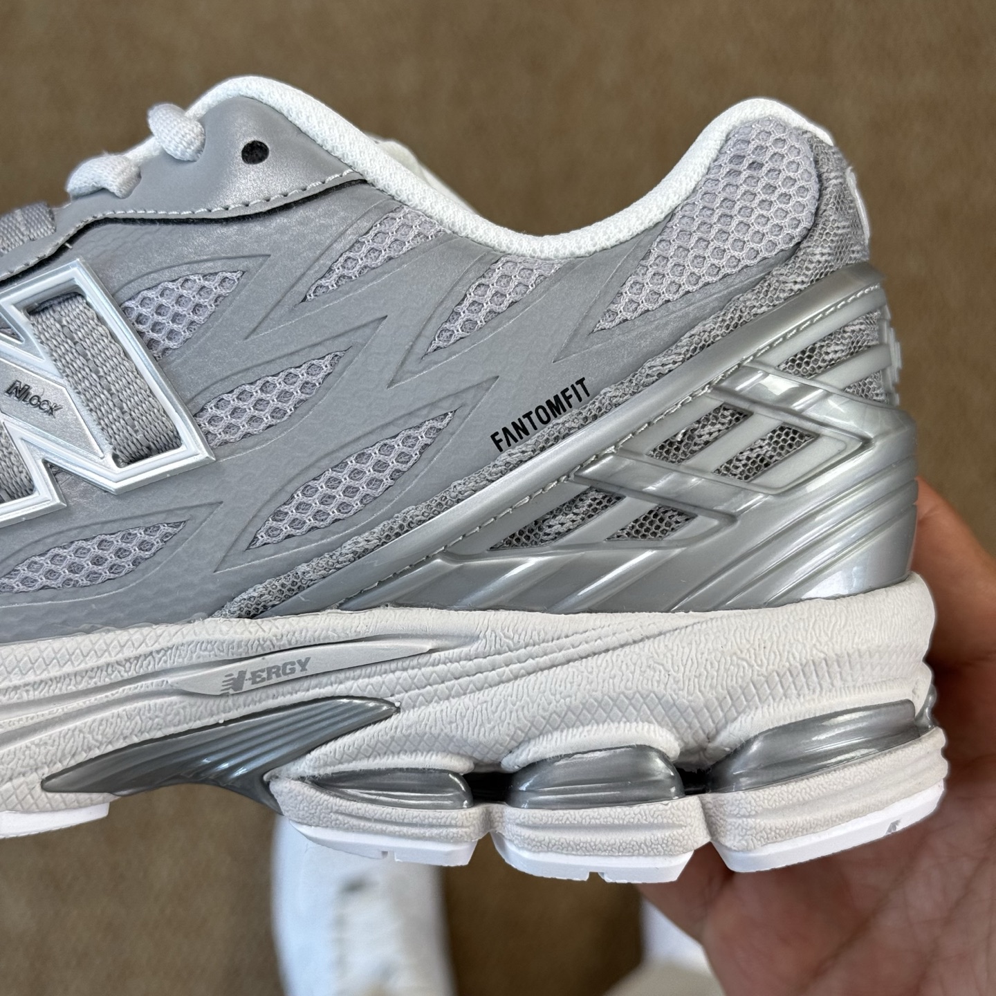  
C版新百伦！nb1906 第92色 3M反光灰银
纯原大厂出品，品质优价格合理，降维打击‼️
尺码3