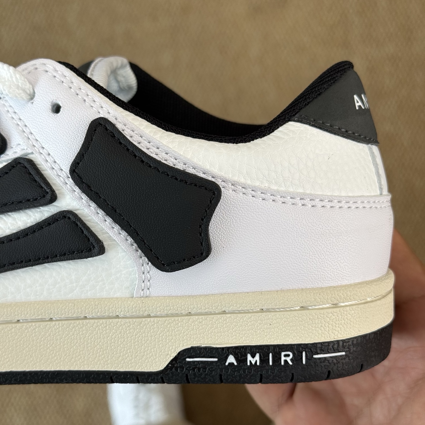  
极致性价比！AMIRI 骨骼鞋 4色
高奢·埃米尔骨头🦴
高奢工艺盒、布袋、铁牌扣
尺码：36 37