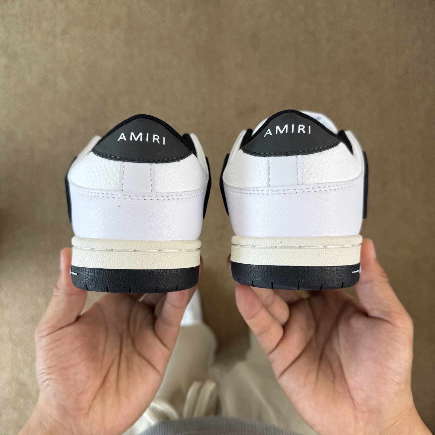  
极致性价比！AMIRI 骨骼鞋 4色
高奢·埃米尔骨头🦴
高奢工艺盒、布袋、铁牌扣
尺码：36 37