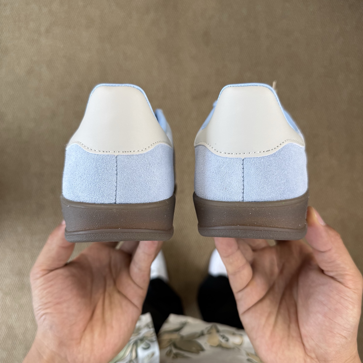  
XJ版 极致性价比！阿迪T字德训鞋：麂皮蓝白
Adidas/阿迪达斯 Gazelle 桑巴板鞋sam