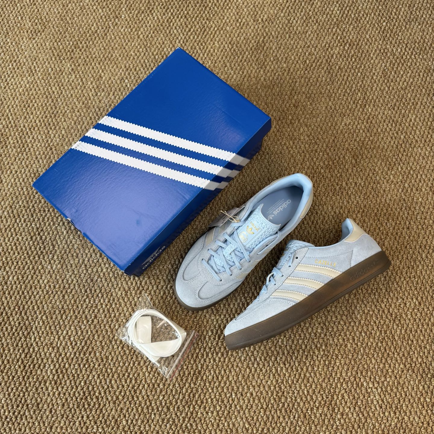  
XJ版 极致性价比！阿迪T字德训鞋：麂皮蓝白
Adidas/阿迪达斯 Gazelle 桑巴板鞋sam
