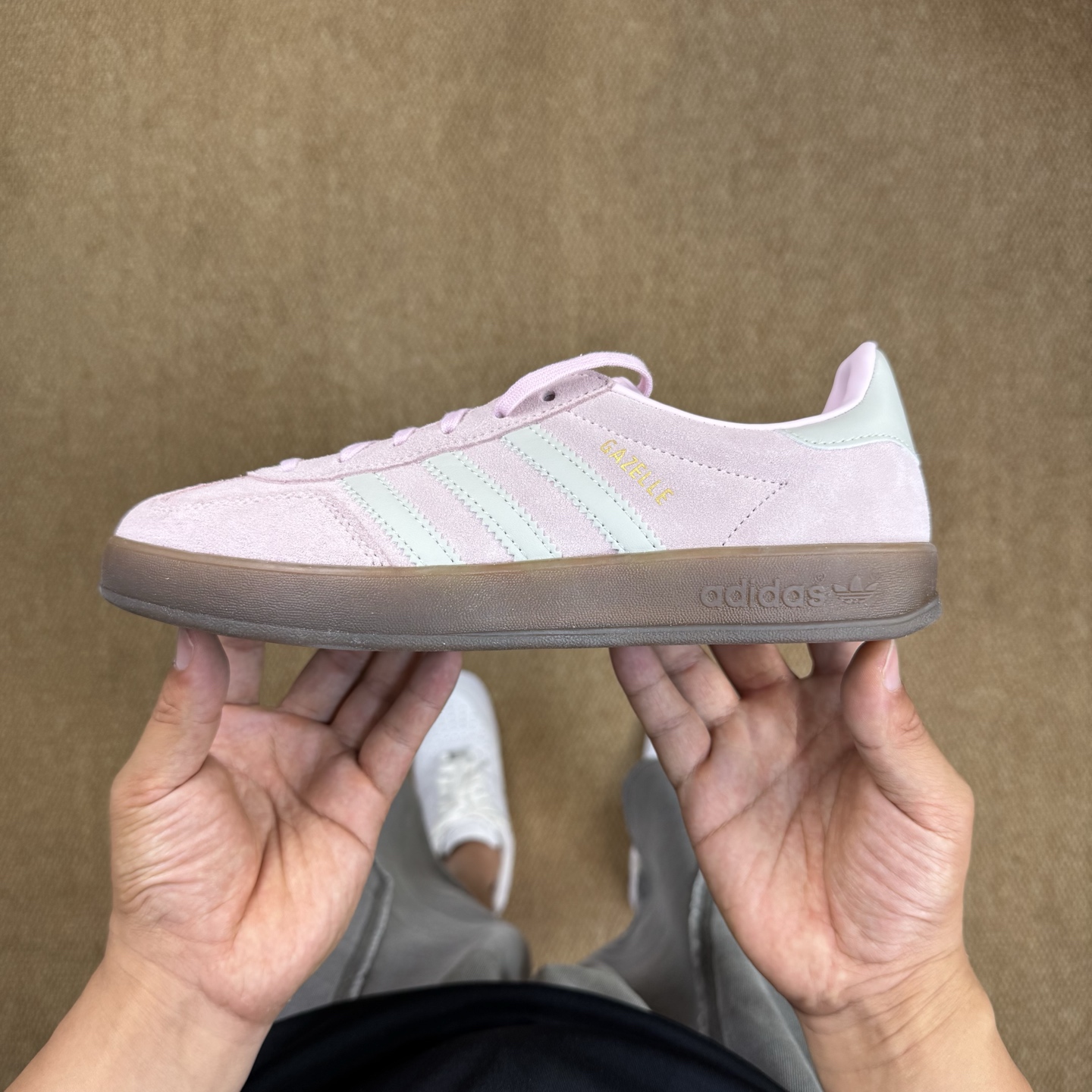  
XJ版 极致性价比！阿迪T字德训鞋：麂皮粉色
Adidas/阿迪达斯 Gazelle 桑巴板鞋sam