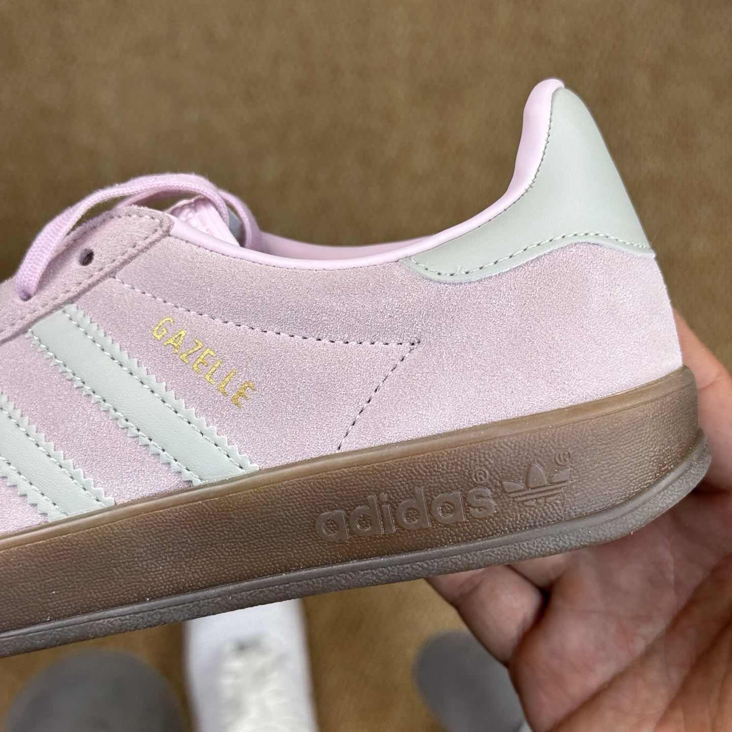  
XJ版 极致性价比！阿迪T字德训鞋：麂皮粉色
Adidas/阿迪达斯 Gazelle 桑巴板鞋sam