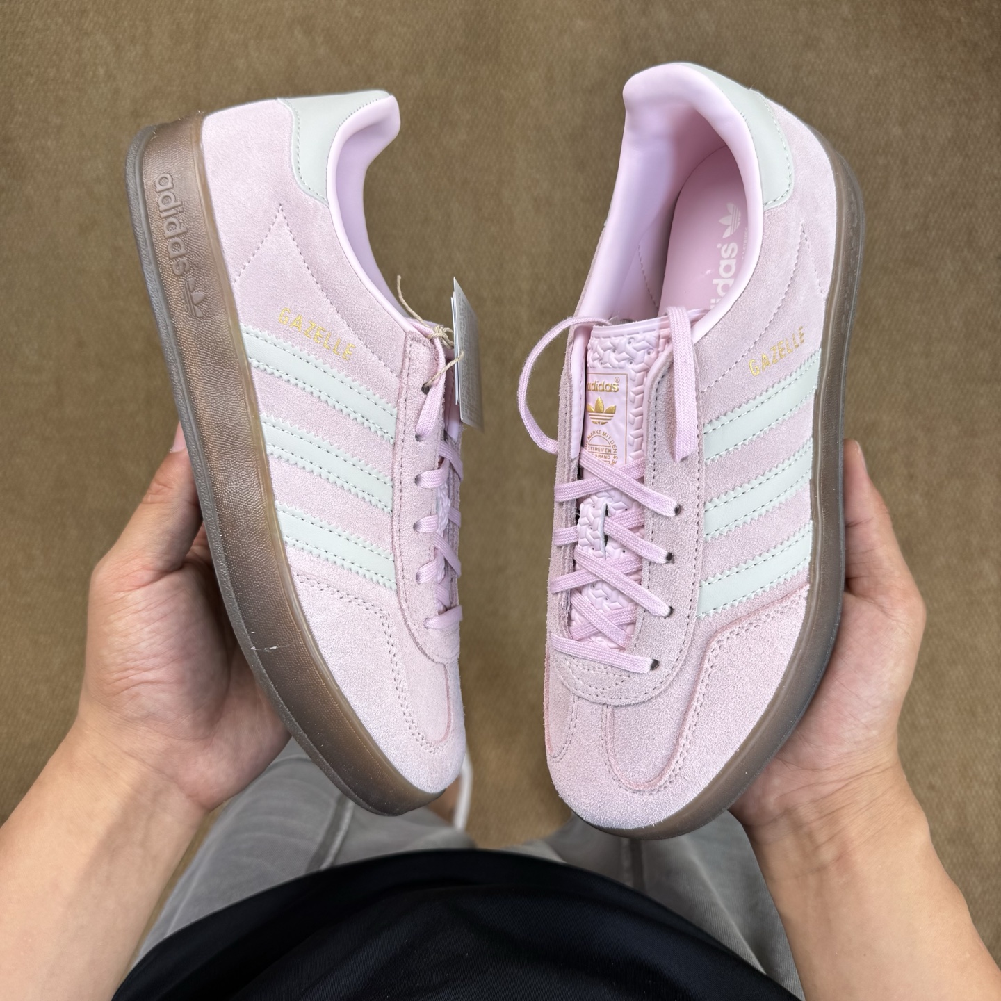  
XJ版 极致性价比！阿迪T字德训鞋：麂皮粉色
Adidas/阿迪达斯 Gazelle 桑巴板鞋sam