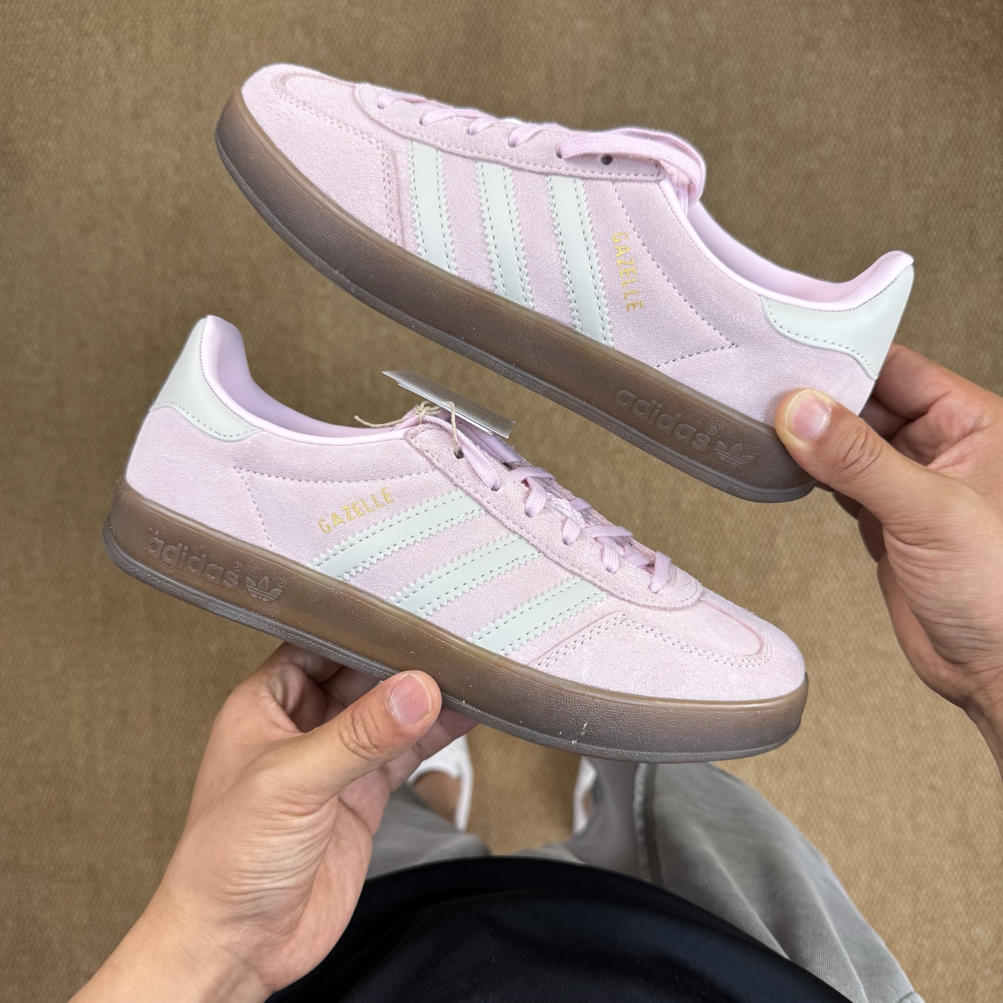  
XJ版 极致性价比！阿迪T字德训鞋：麂皮粉色
Adidas/阿迪达斯 Gazelle 桑巴板鞋sam
