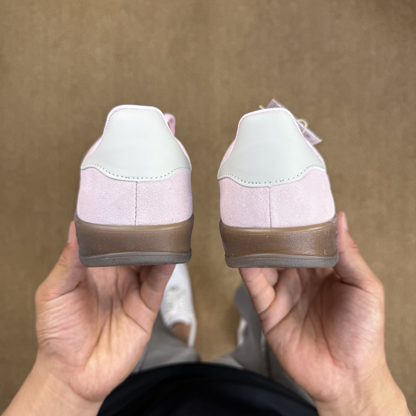  
XJ版 极致性价比！阿迪T字德训鞋：麂皮粉色
Adidas/阿迪达斯 Gazelle 桑巴板鞋sam