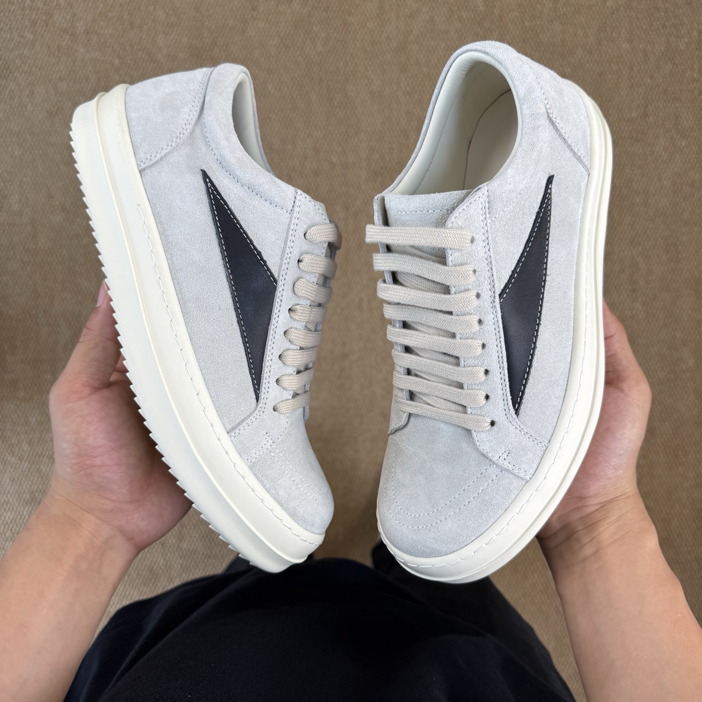  
莞产纯原 Rick Owens 瑞克·欧文斯
RO低帮 7色PT仓现货发售‼️
全粒面原厂皮、完美鞋