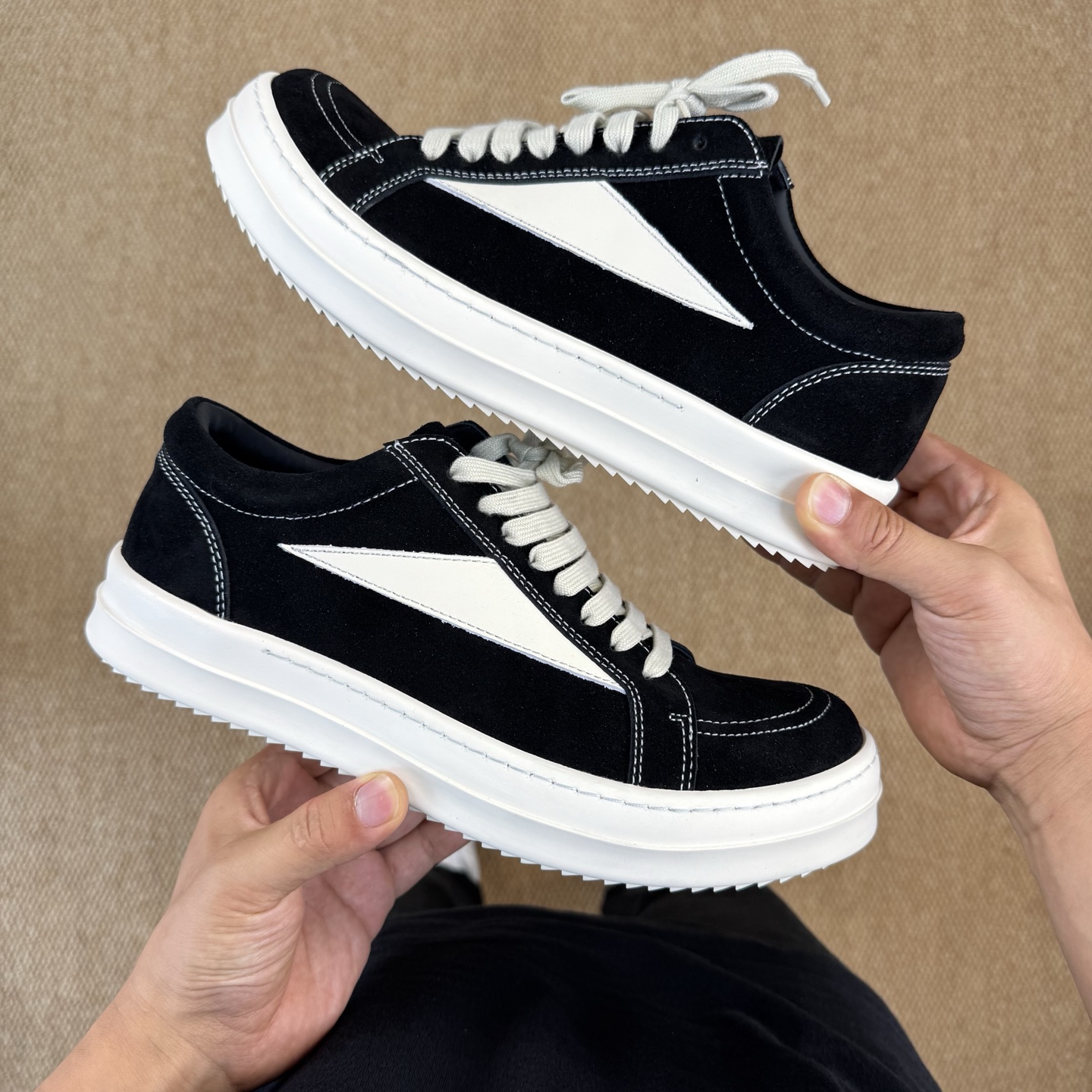  
莞产纯原 Rick Owens 瑞克·欧文斯
RO低帮 7色PT仓现货发售‼️
全粒面原厂皮、完美鞋