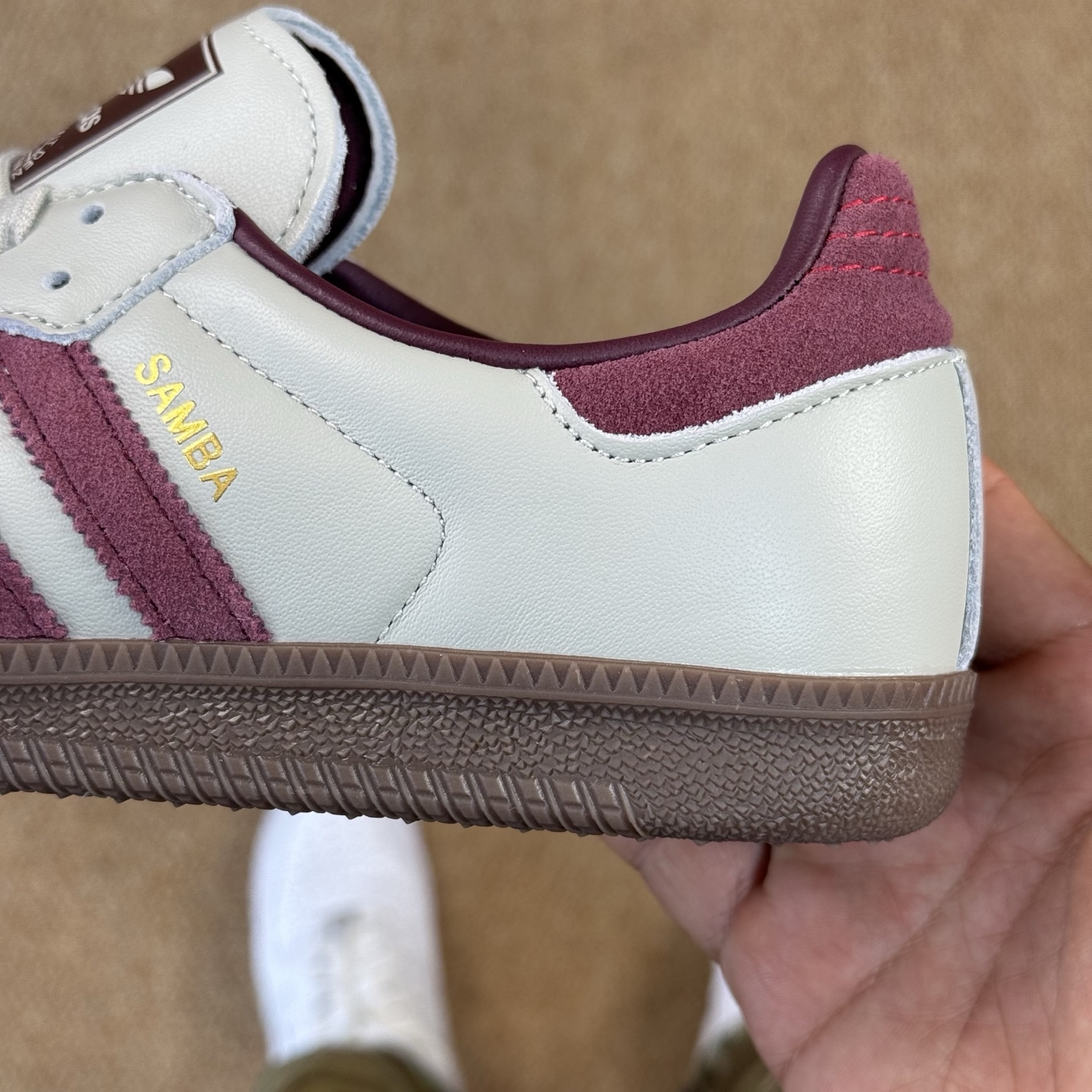 
PK版 市面最顶级品质没有之一！
此版鞋身全部采用进口原厂头层皮
Adidas Originals S