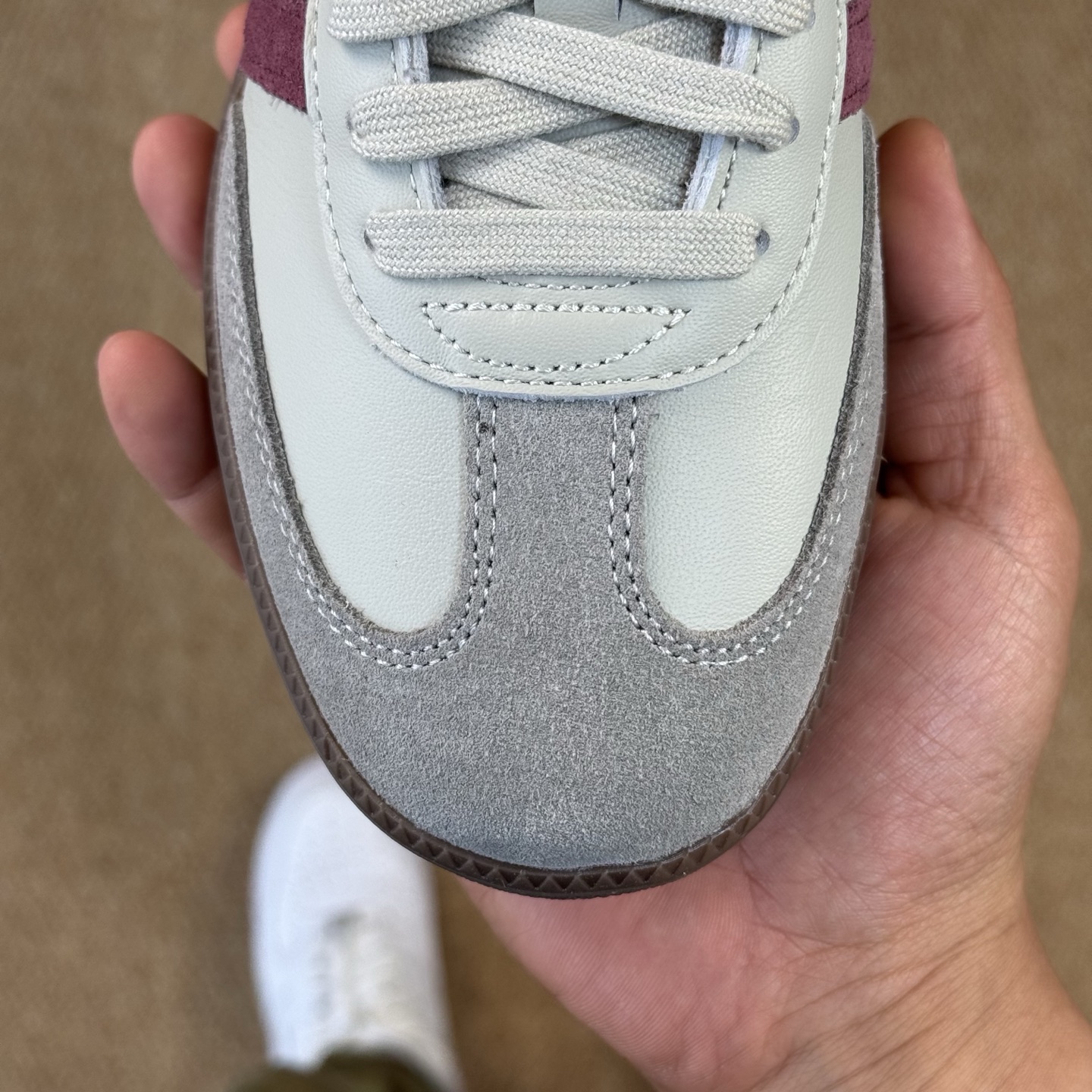 
PK版 市面最顶级品质没有之一！
此版鞋身全部采用进口原厂头层皮
Adidas Originals S