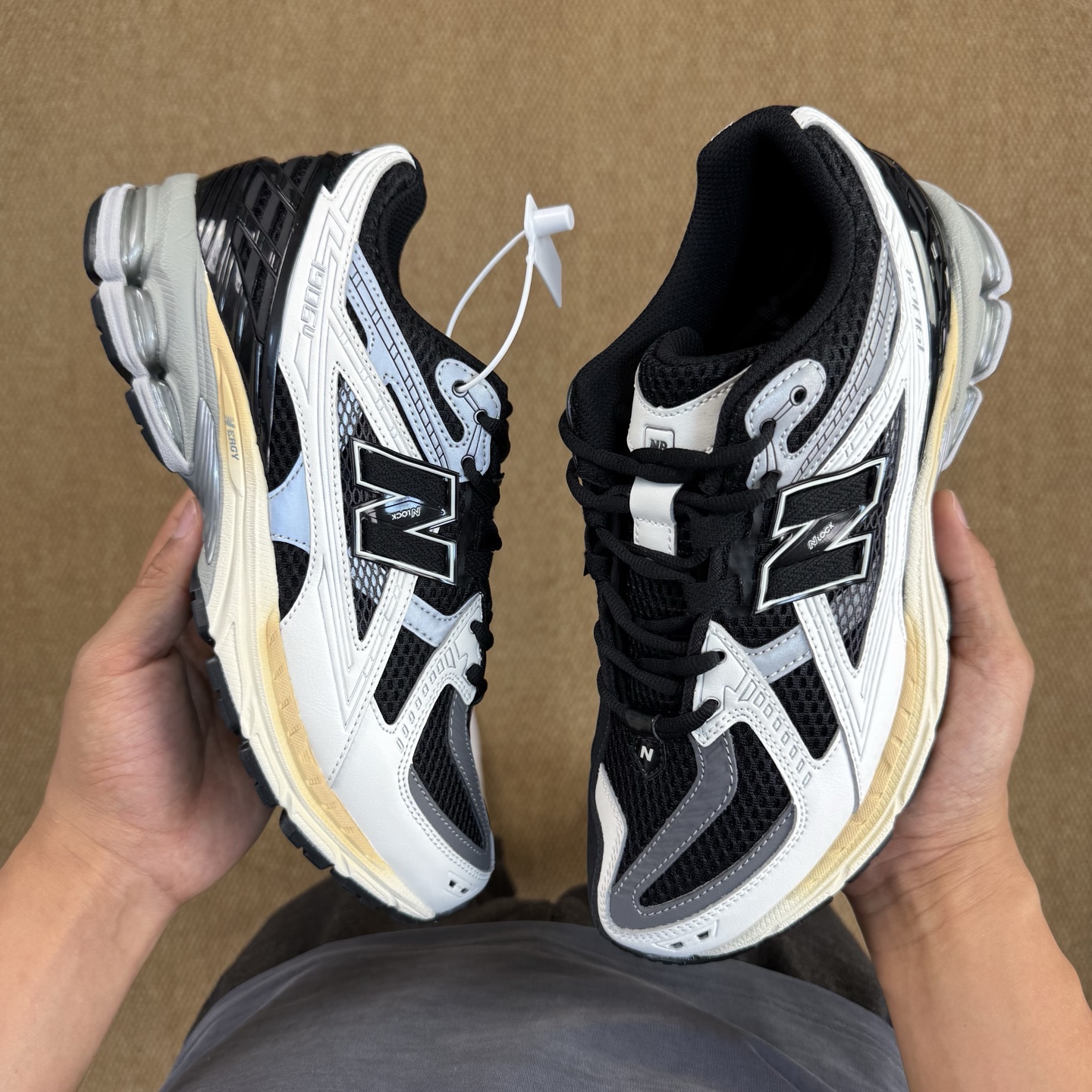  
C版新百伦！nb1906 第93色 黑米色
纯原大厂出品，品质优价格合理，降维打击‼️
尺码36-4