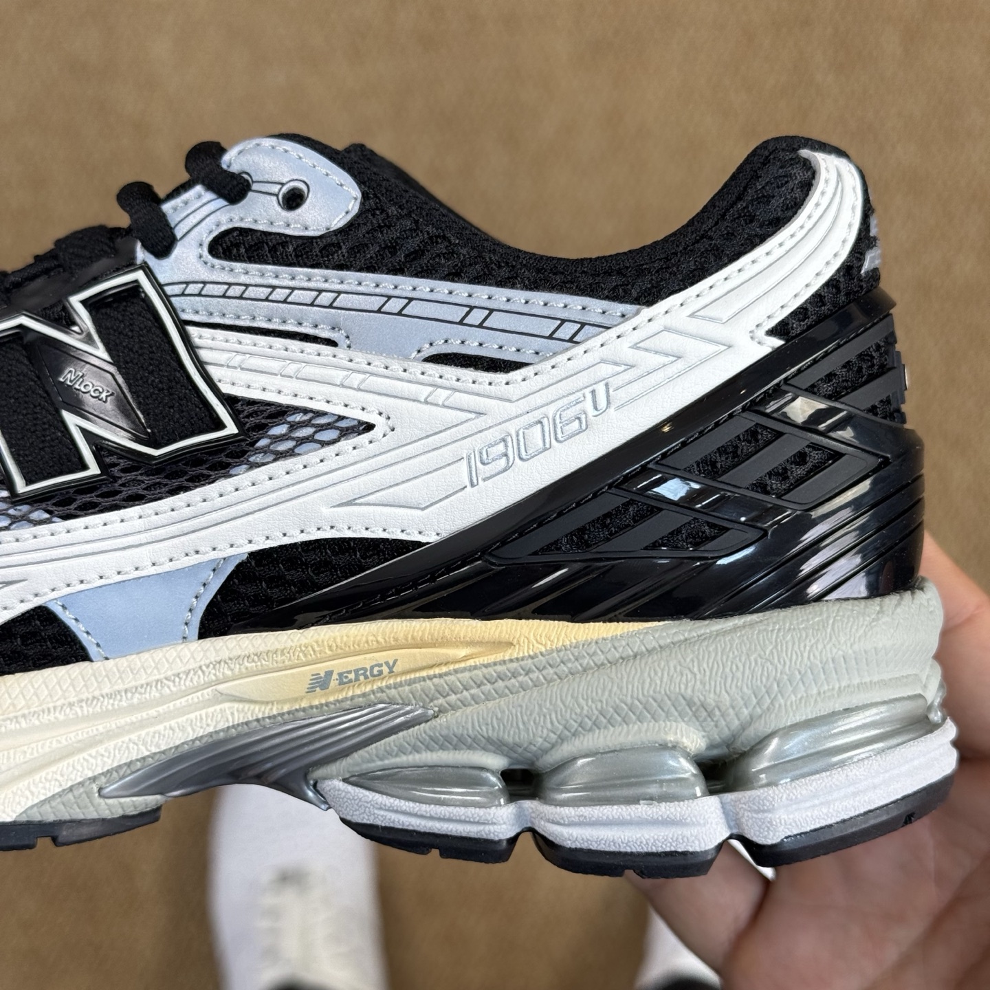  
C版新百伦！nb1906 第93色 黑米色
纯原大厂出品，品质优价格合理，降维打击‼️
尺码36-4