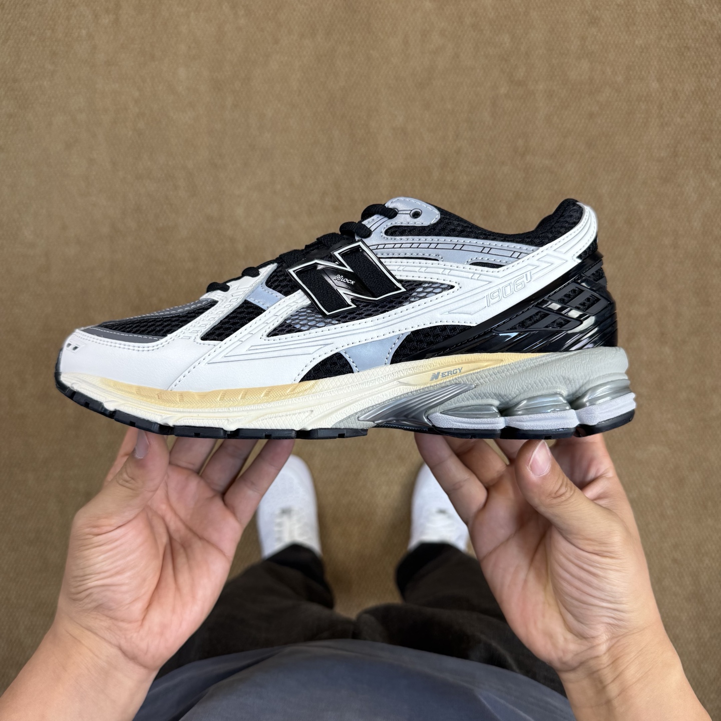  
C版新百伦！nb1906 第93色 黑米色
纯原大厂出品，品质优价格合理，降维打击‼️
尺码36-4