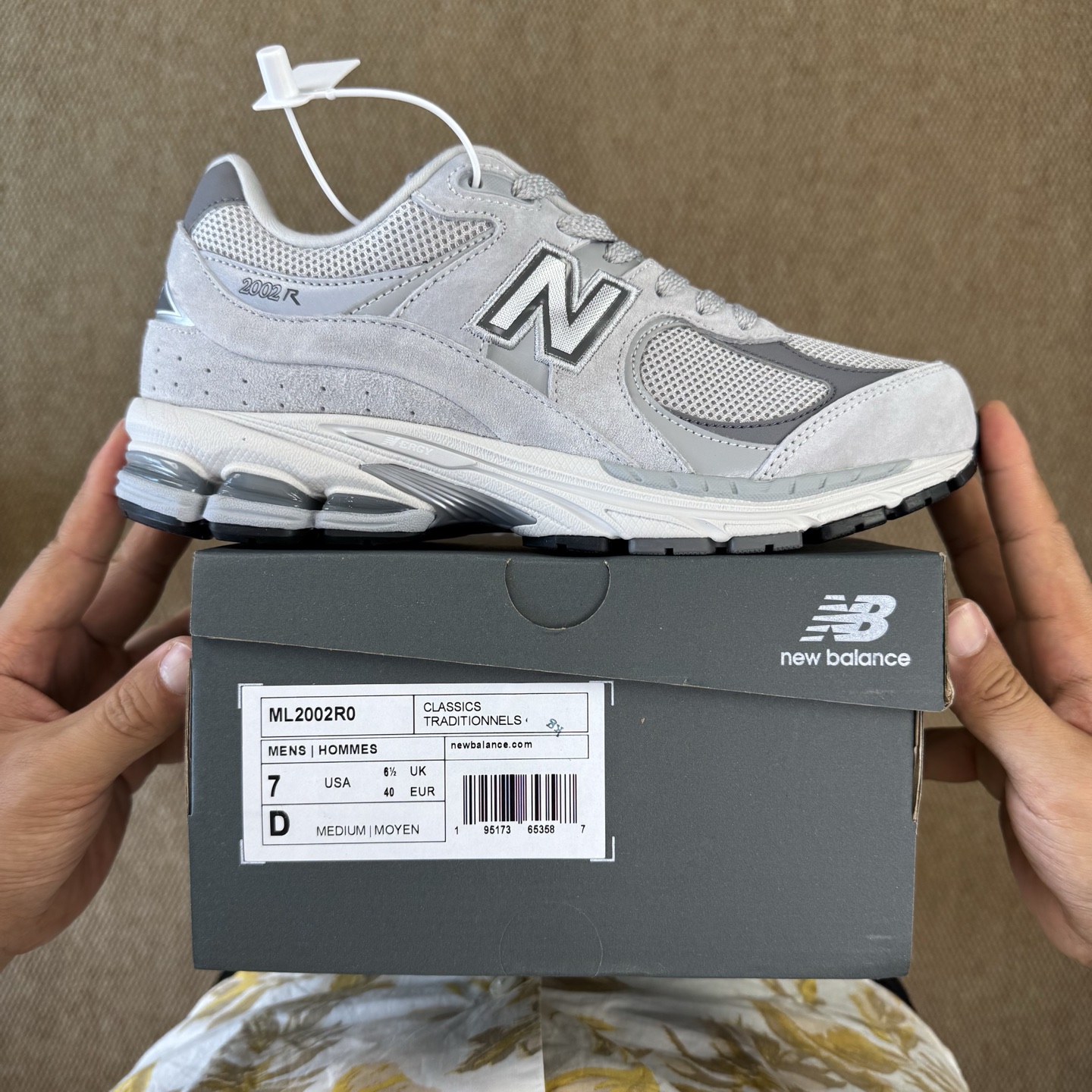  
C版新百伦！nb2002R 第11色：云雾灰
全新生产线，全新鞋楦材料，品质更上一层楼！
纯原大厂出