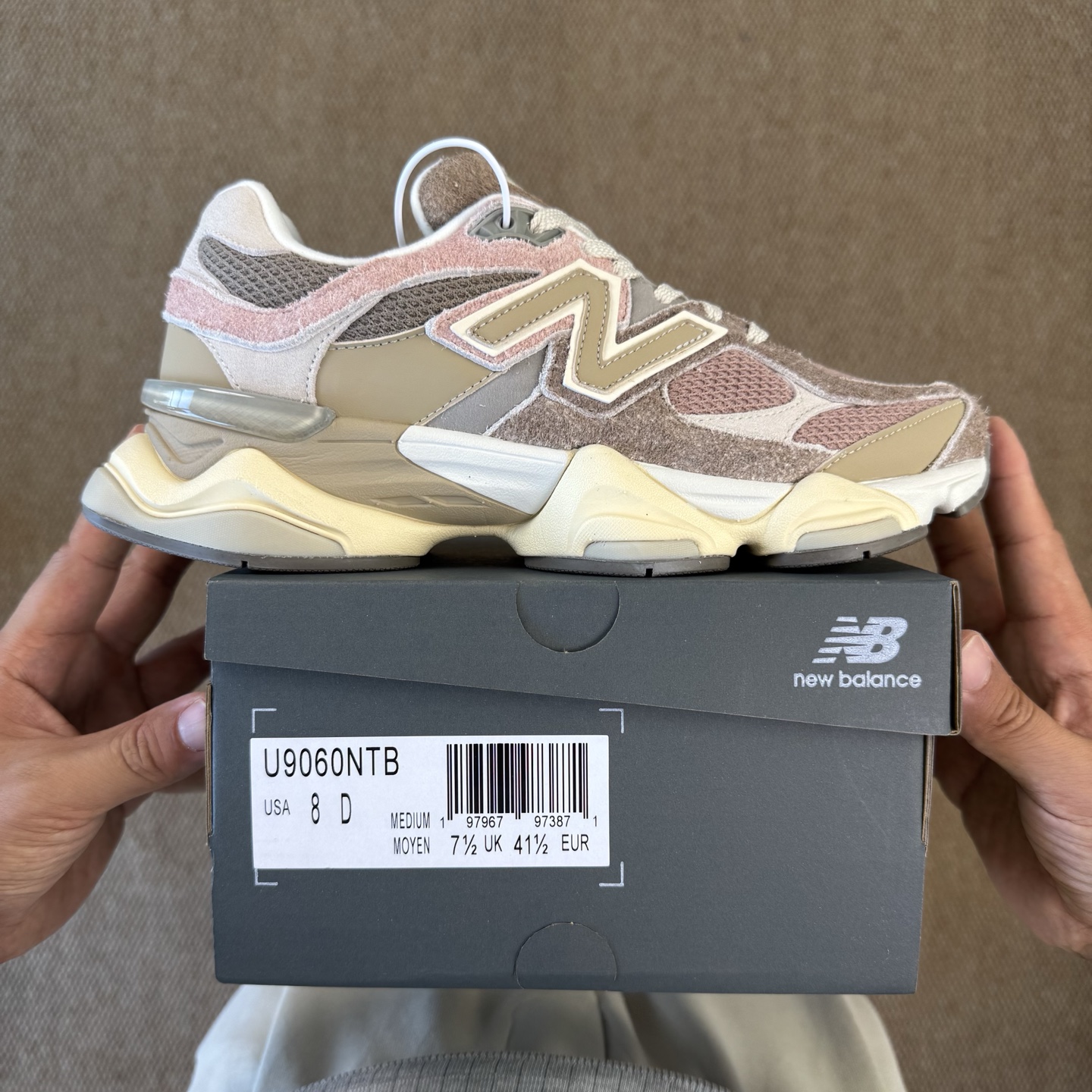  主推优势私
C版新百伦系列！NB9060第113色：浅褐色
无敌质感！最强版本36-47.5出货，行业