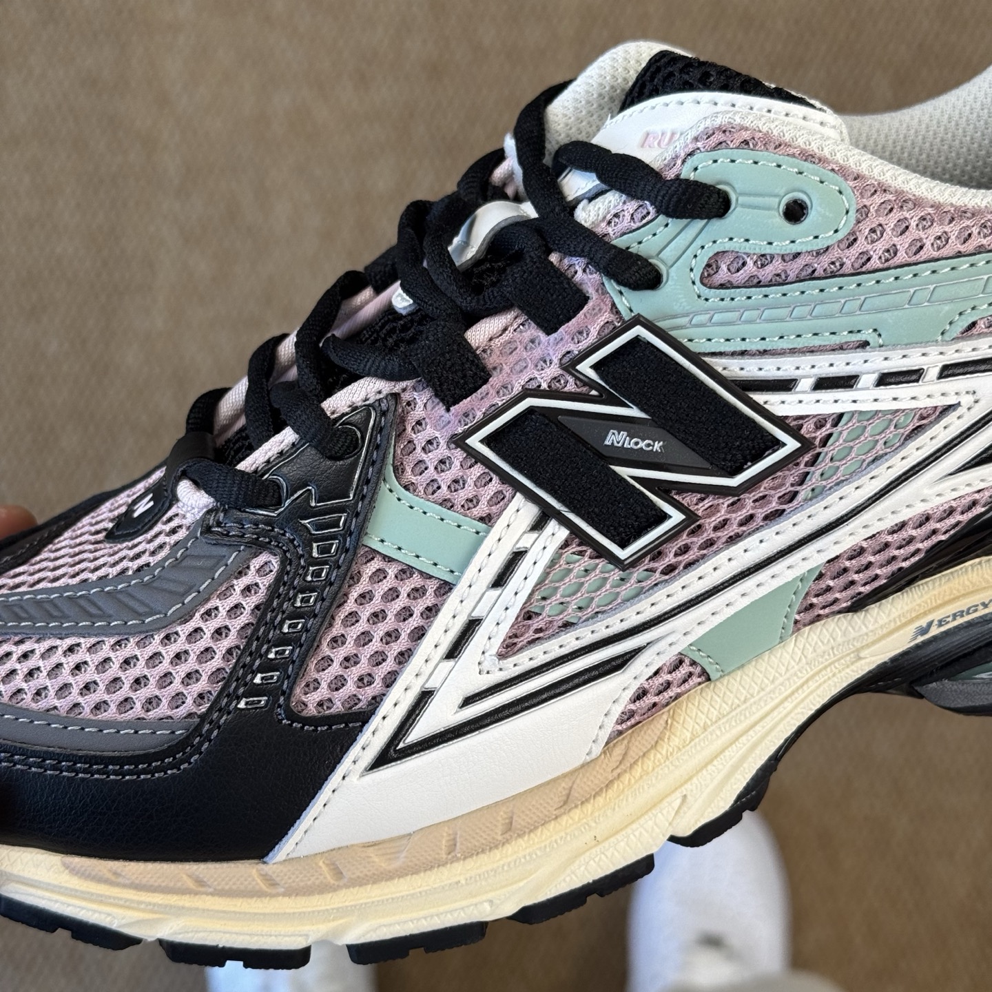  
C版新百伦！nb1906 第95色 粉黑色
纯原大厂出品，品质优价格合理，降维打击‼️
尺码36-4